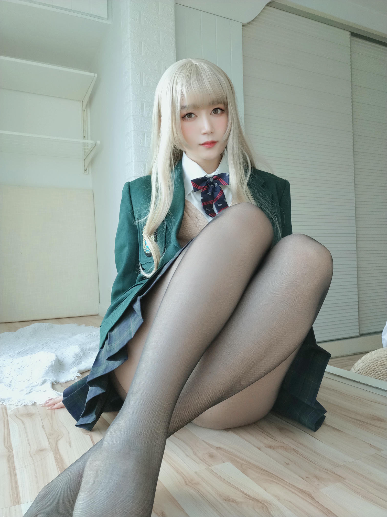 白银81 NO.057 灰色空间 [90P1V-578MB]_第1集