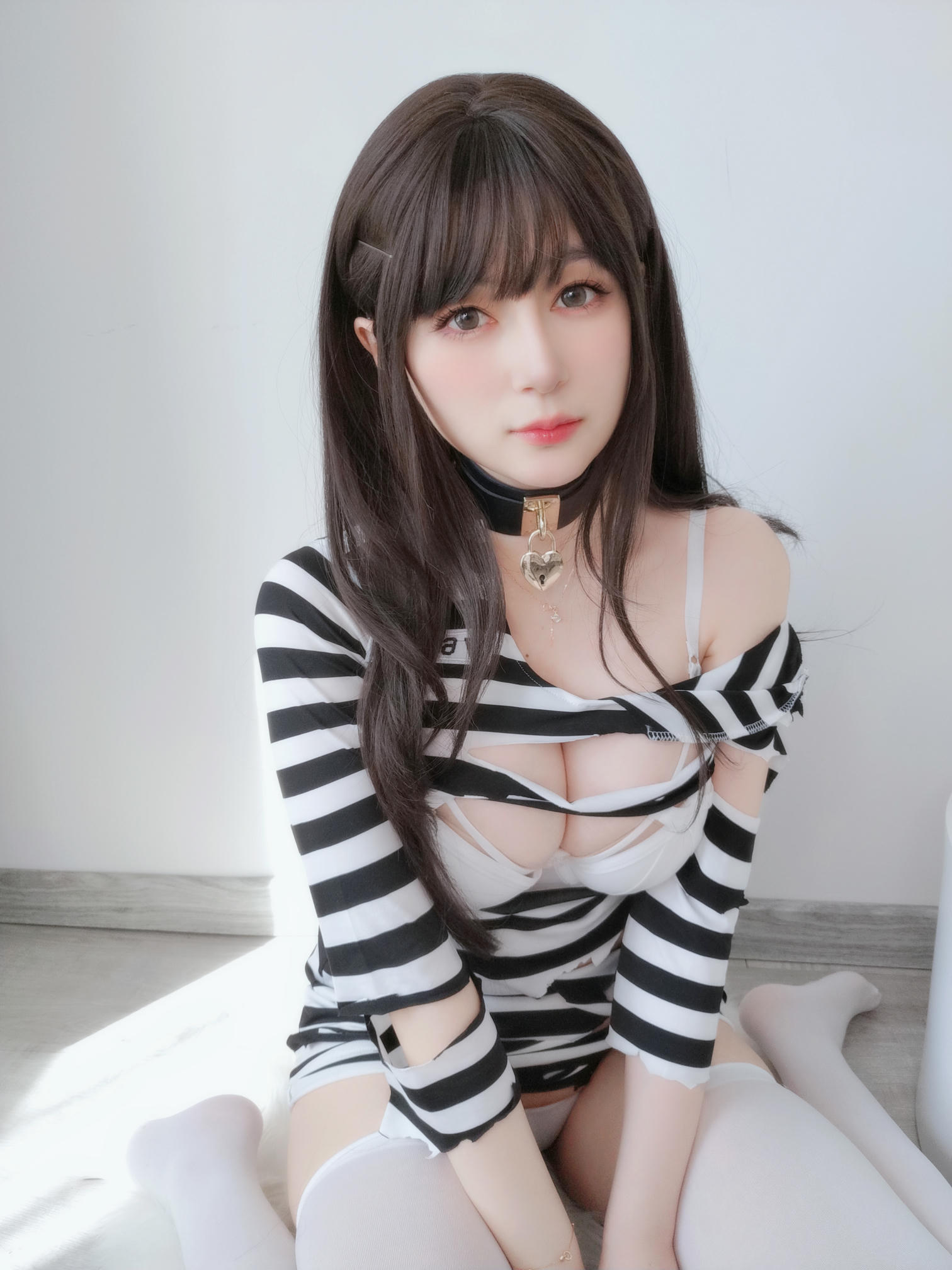 白银81 NO.144 Fantia 2023年08月 [259P9V-2.13GB]-2023-08-07 女性囚人1 [15P-109.63MB]_第1集