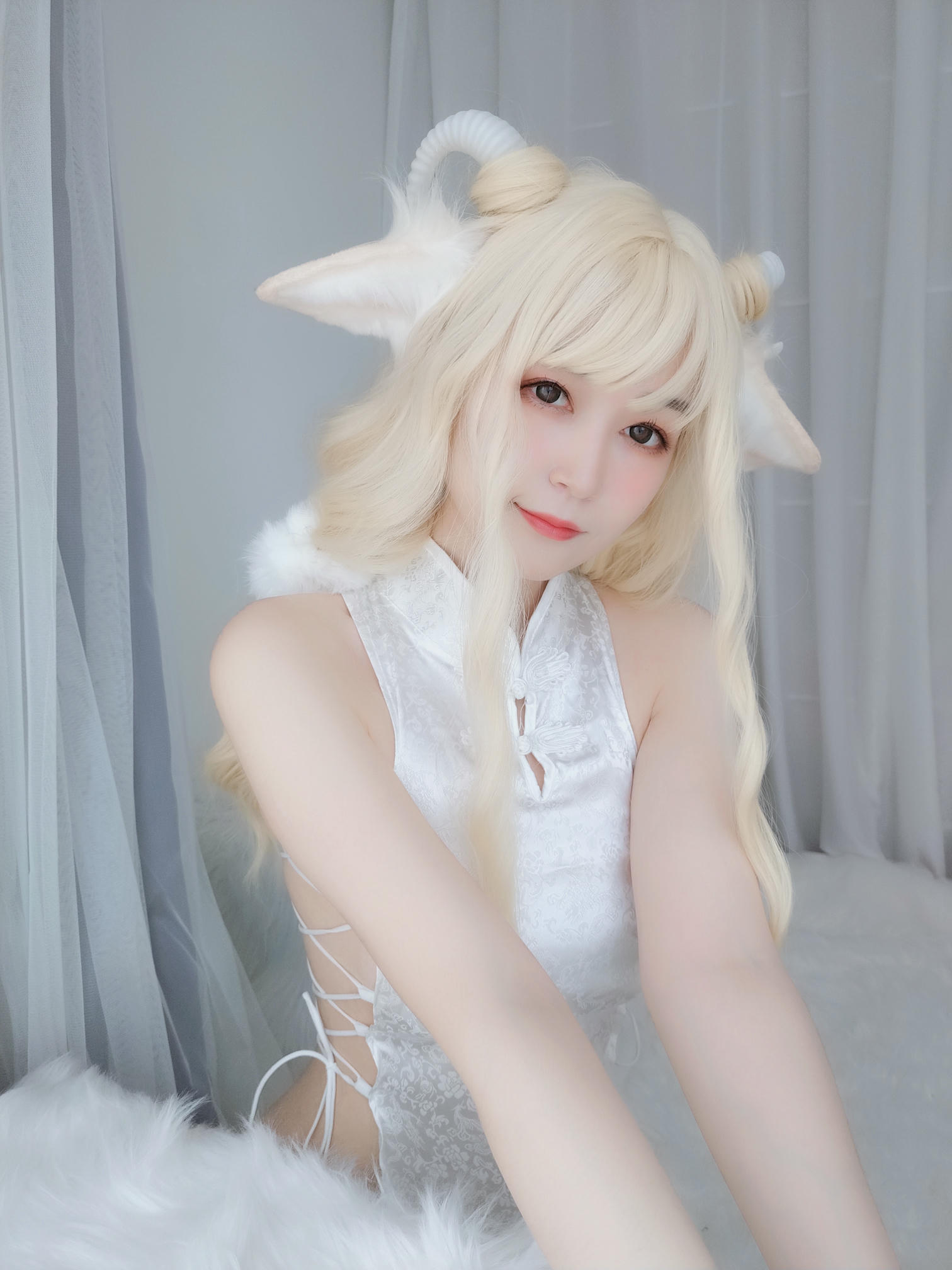 白银81 NO.063 白旗袍 [101P7V-567MB]_第1集