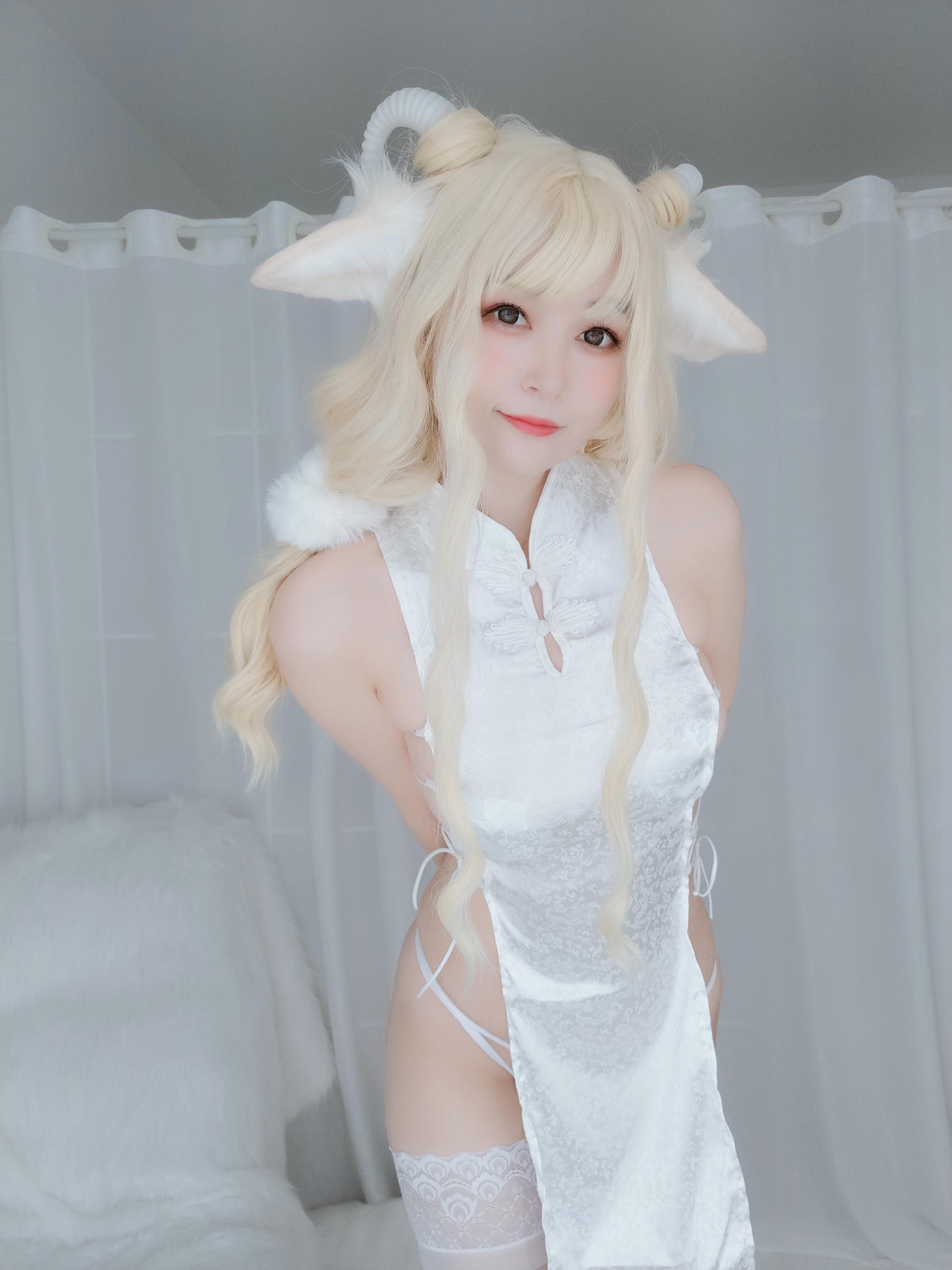 白银81 NO.063 白旗袍 [101P7V-567MB]_第1集