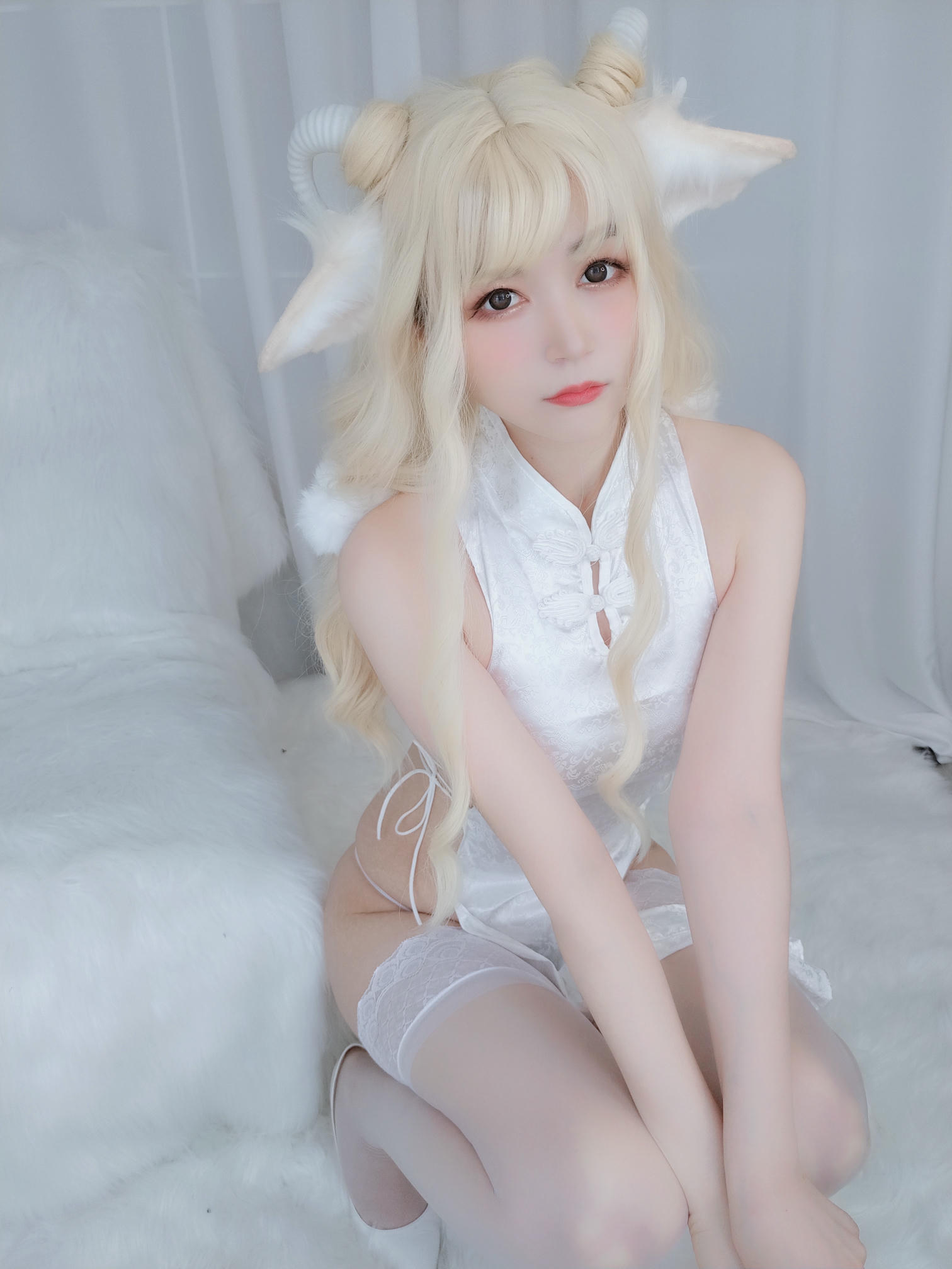 白银81 NO.063 白旗袍 [101P7V-567MB]_第1集