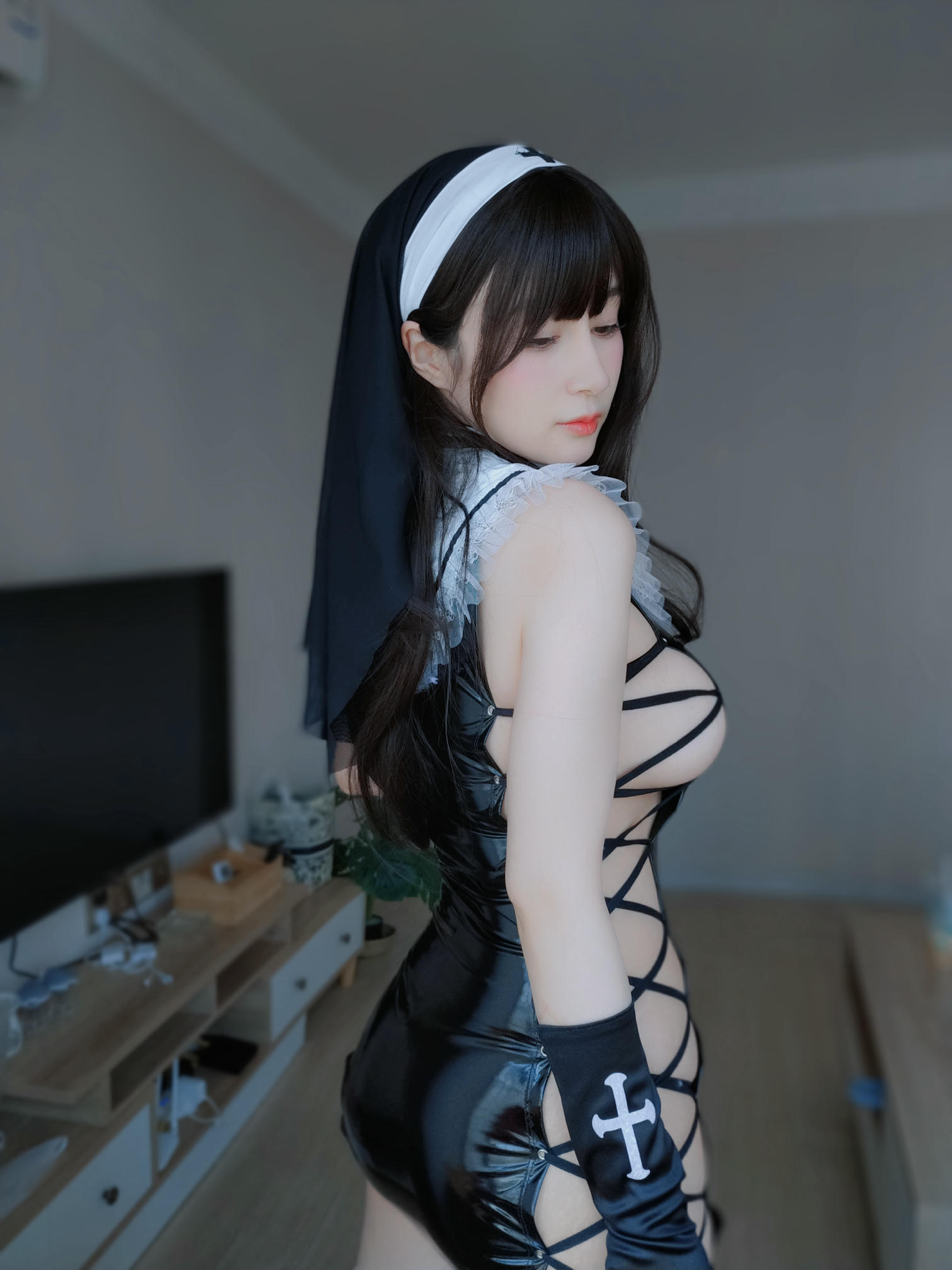 白银81 NO.146 Fantia 2023年10月 [349P8V-2.94GB]-2023-10-24 修道女1 [19P-134.15MB]_第1集