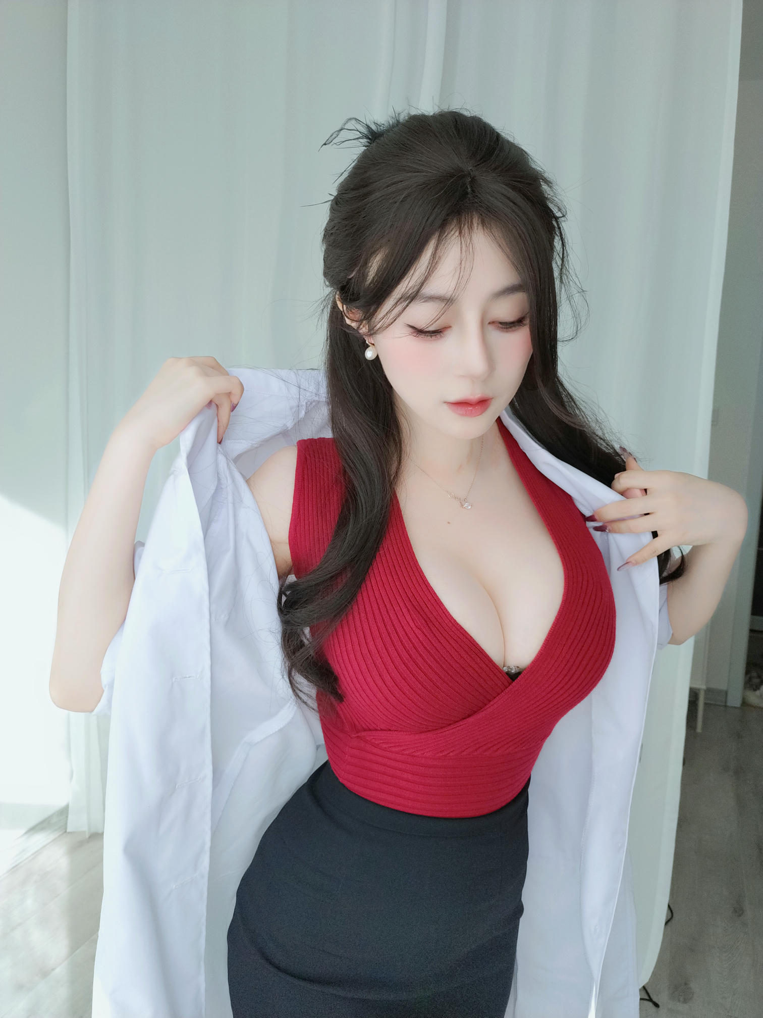 白银81 NO.152 24年02月会员合集26套[330P 8V 3.12G]-2024-02-05 保健室の先生1 [18P-190.77MB]_第1集