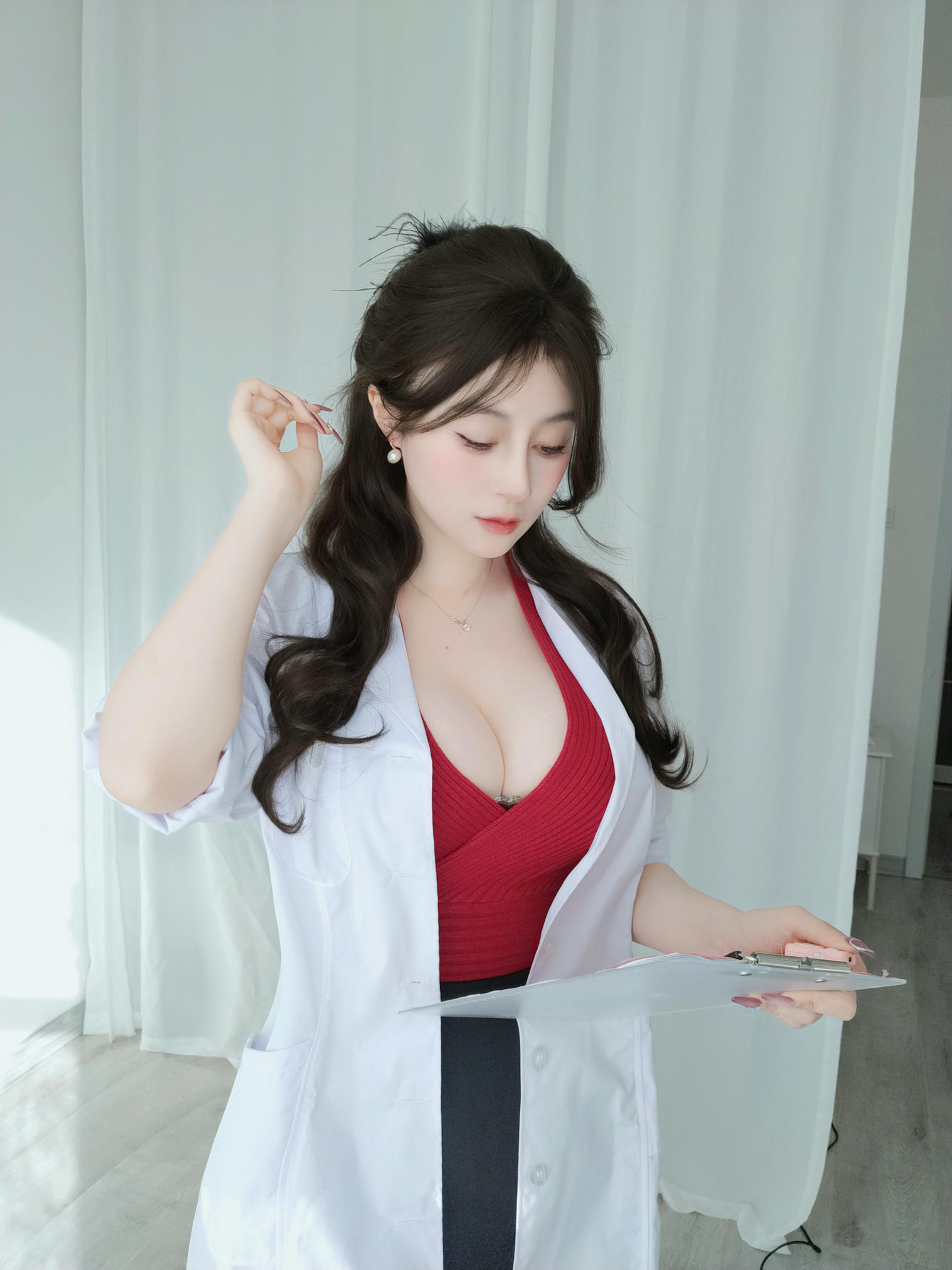 白银81 NO.152 24年02月会员合集26套[330P 8V 3.12G]-2024-02-05 保健室の先生1 [18P-190.77MB]_第1集