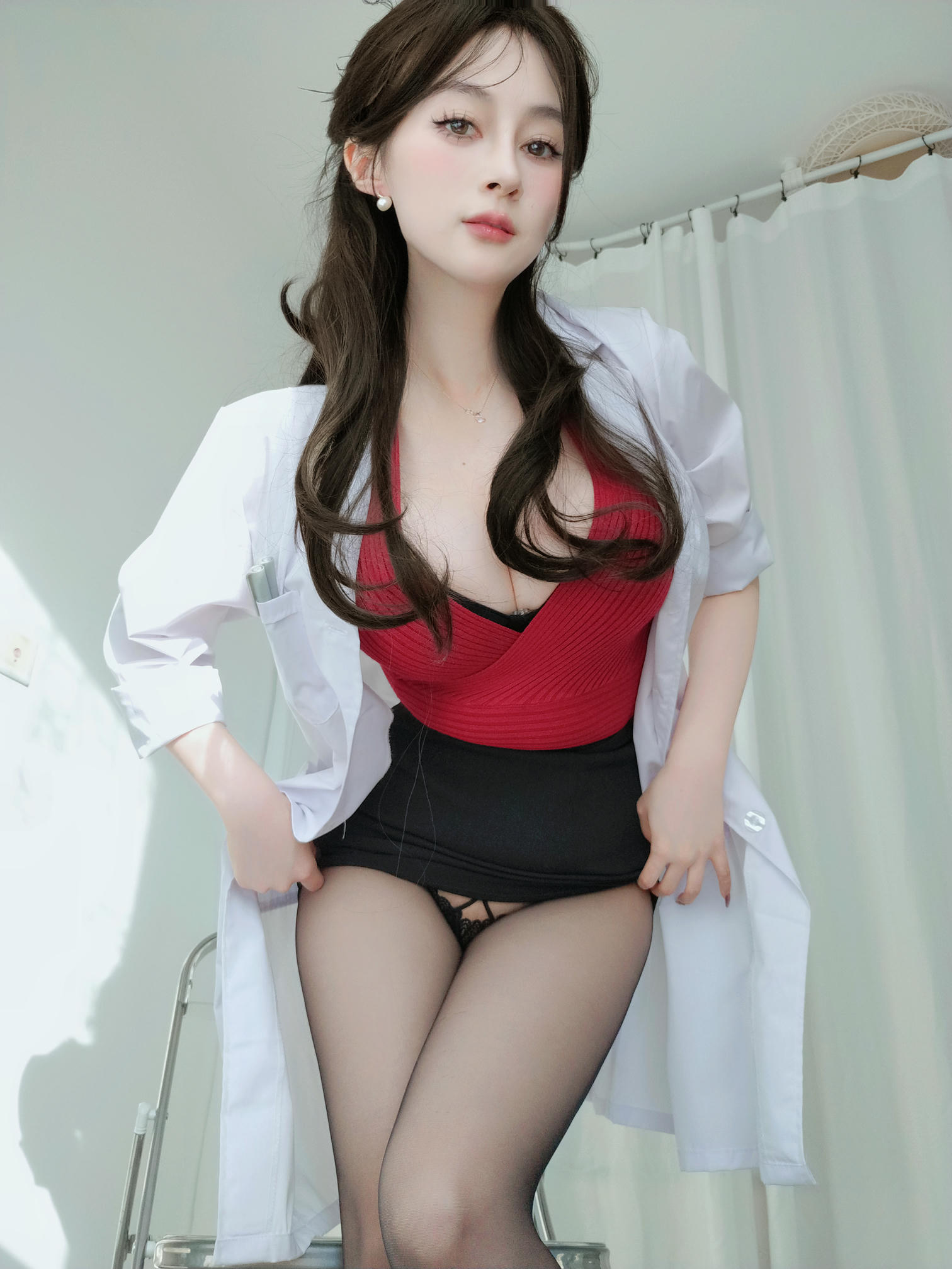 白银81 NO.152 24年02月会员合集26套[330P 8V 3.12G]-2024-02-12 保健室の先生7 [18P-159.07MB]_第1集