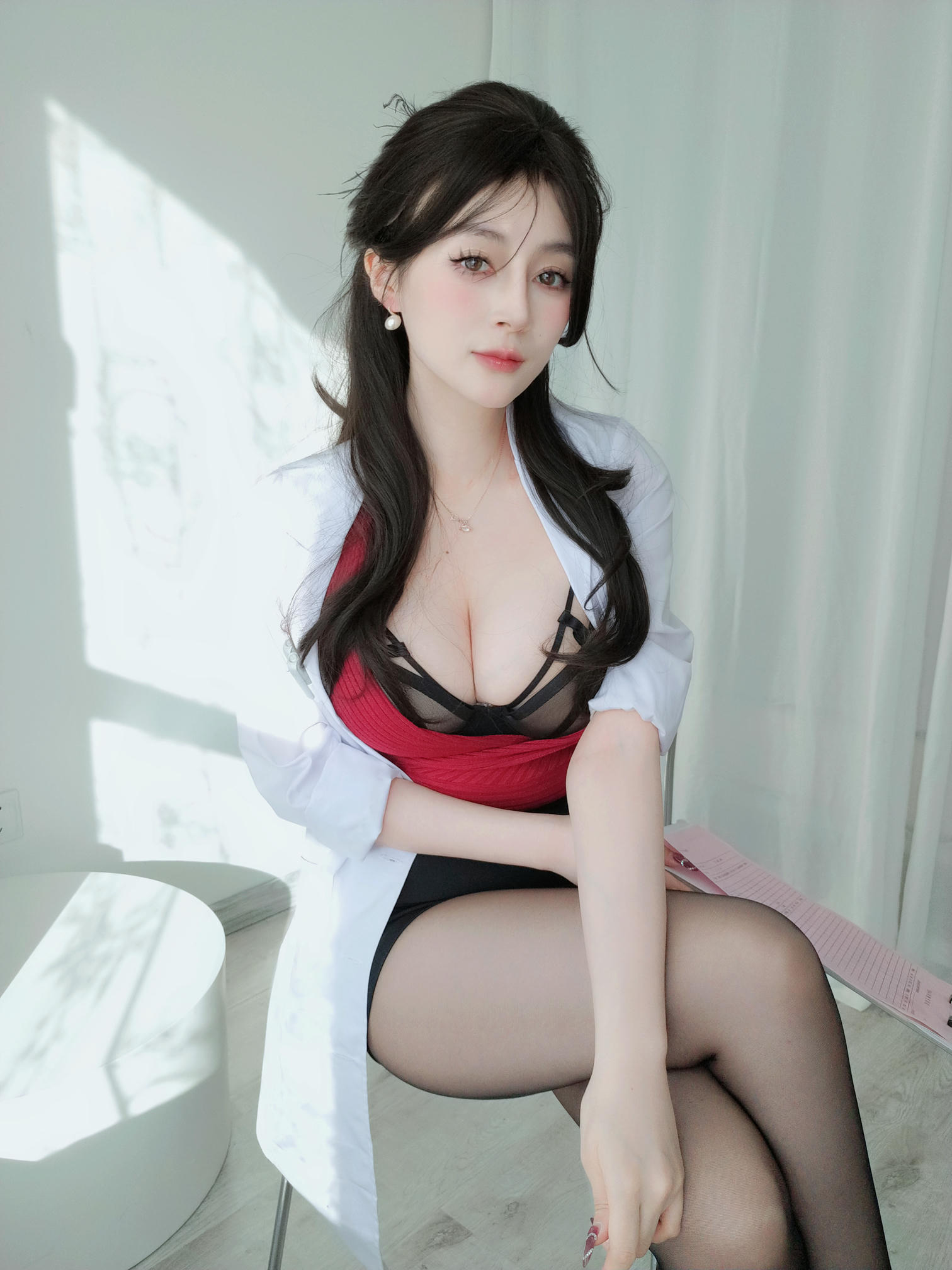 白银81 NO.152 24年02月会员合集26套[330P 8V 3.12G]-2024-02-12 保健室の先生7 [18P-159.07MB]_第1集