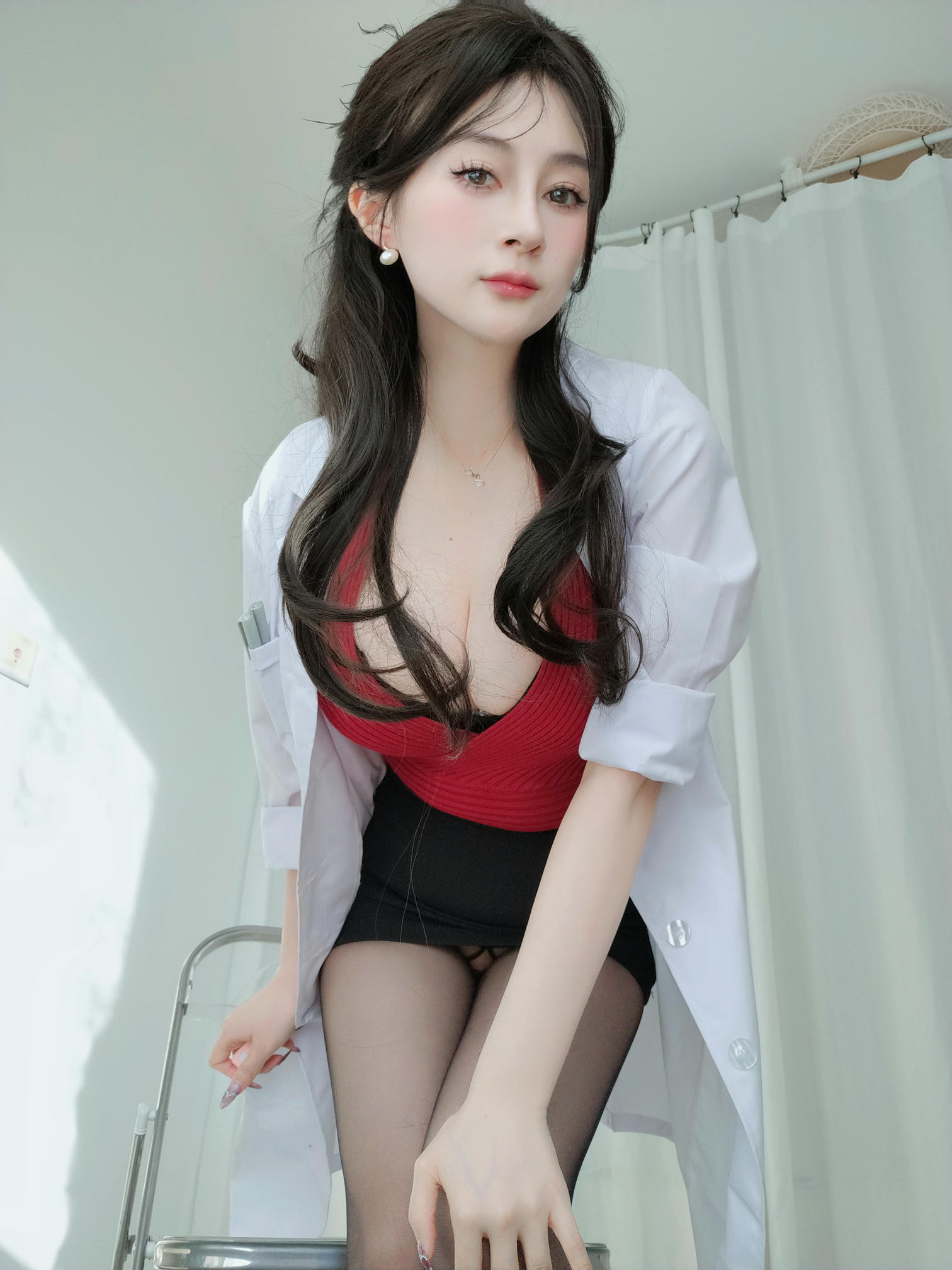 白银81 NO.152 24年02月会员合集26套[330P 8V 3.12G]-2024-02-12 保健室の先生7 [18P-159.07MB]_第1集