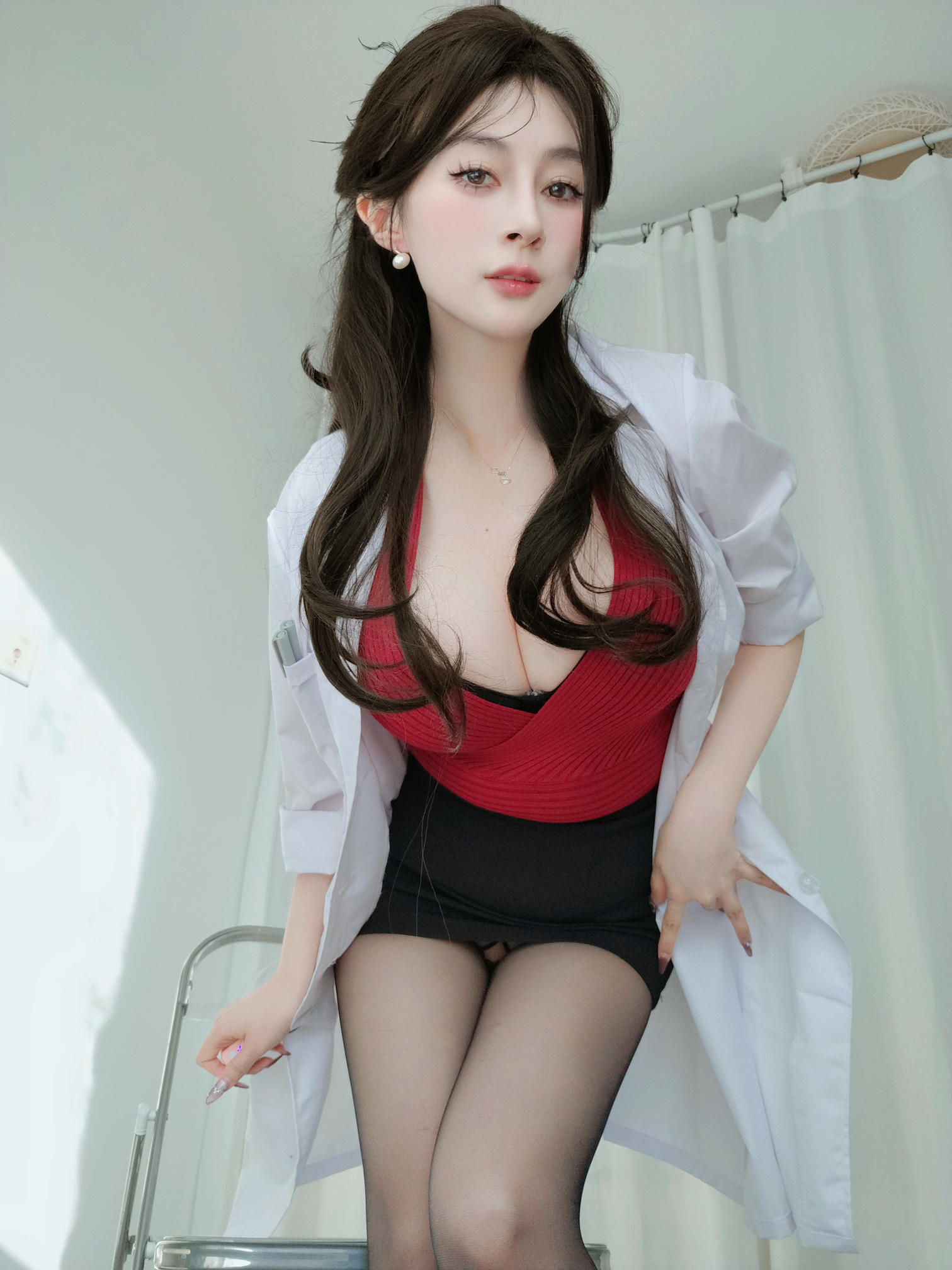 白银81 NO.152 24年02月会员合集26套[330P 8V 3.12G]-2024-02-12 保健室の先生7 [18P-159.07MB]_第1集