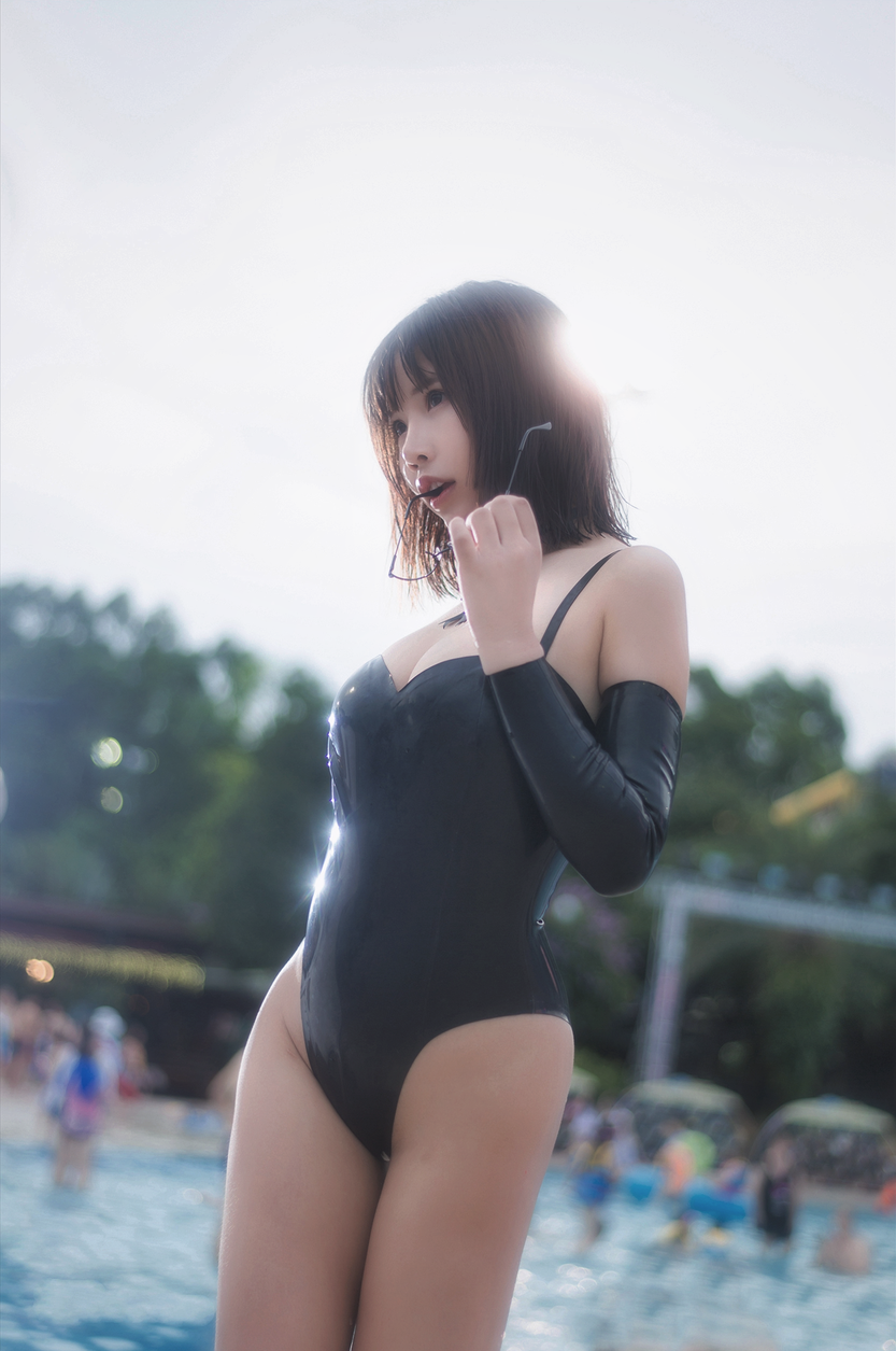 抱走莫子aa NO.001 萤火虫长隆水上乐园 黑色乳胶泳衣 (40P)_第1集