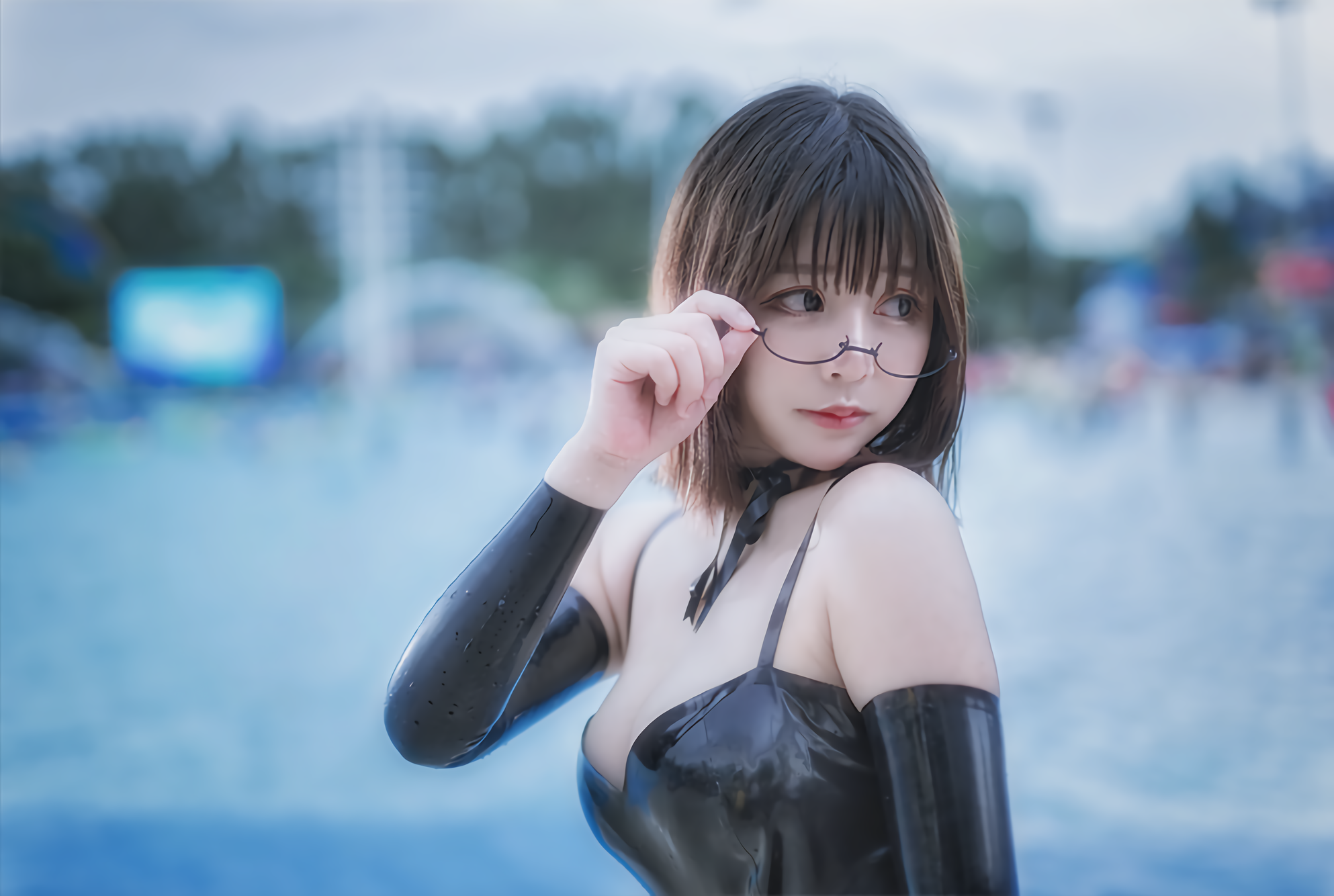 抱走莫子aa NO.001 萤火虫长隆水上乐园 黑色乳胶泳衣 (40P)_第2集