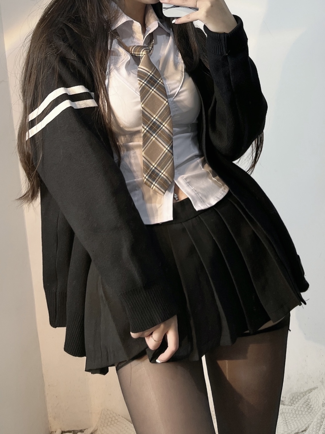粉色的猪陈佩奇微密圈-107 学院风英伦风vibe风针织开衫毛衣女2021年春秋温柔气质宽松外套潮_第1集