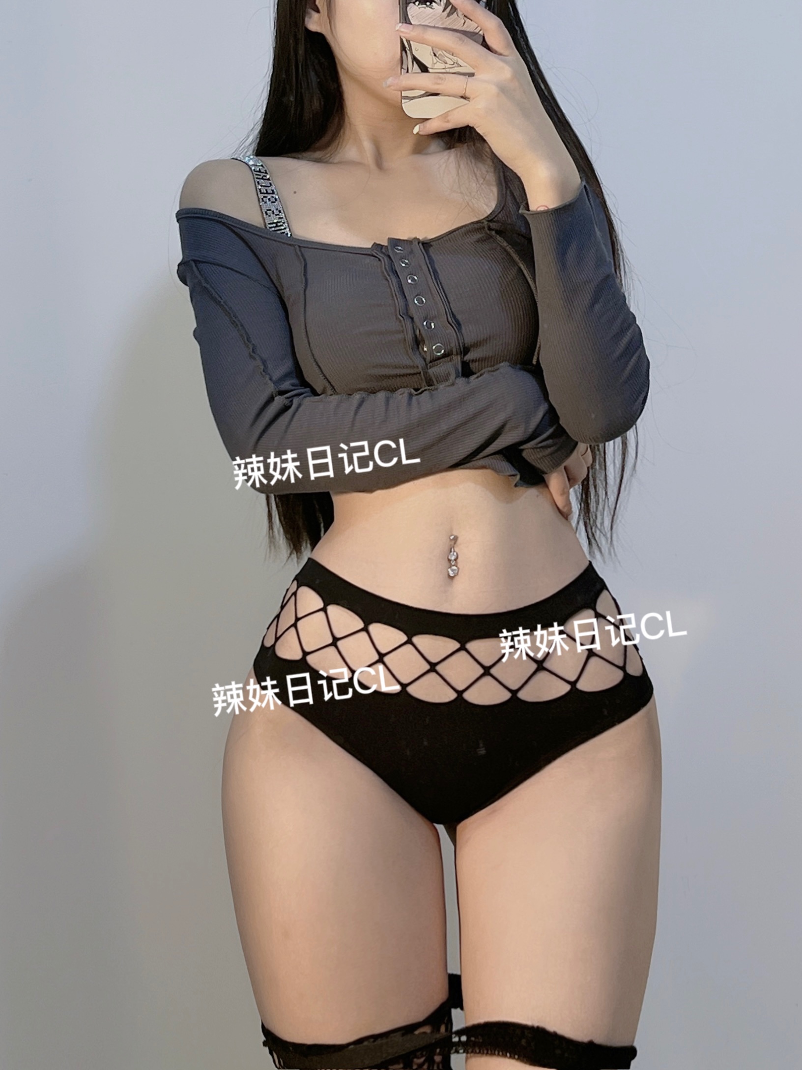 粉色的猪陈佩奇微密圈-114 韩国chic早秋性感反线拼接弧形下摆长袖打底衫女圆领T恤女_第1集