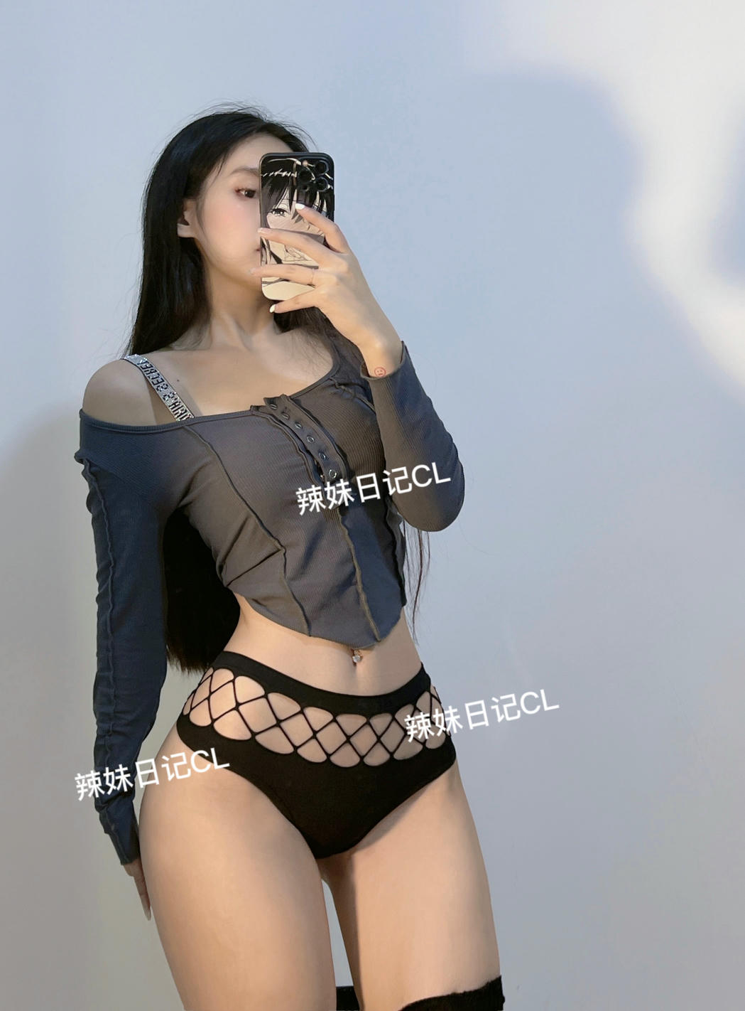 粉色的猪陈佩奇微密圈-114 韩国chic早秋性感反线拼接弧形下摆长袖打底衫女圆领T恤女_第1集