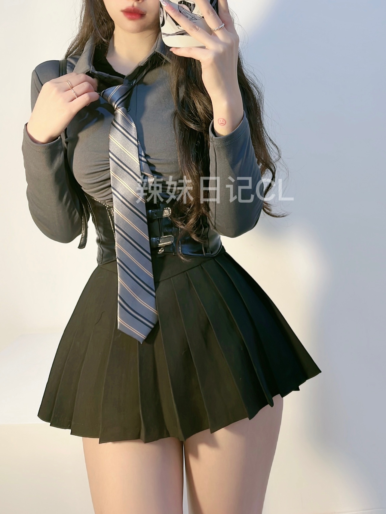 粉色的猪陈佩奇微密圈-137 夏2022年新款纯欲性感polo领白色长袖衬衫女衬衣优雅上衣_第1集