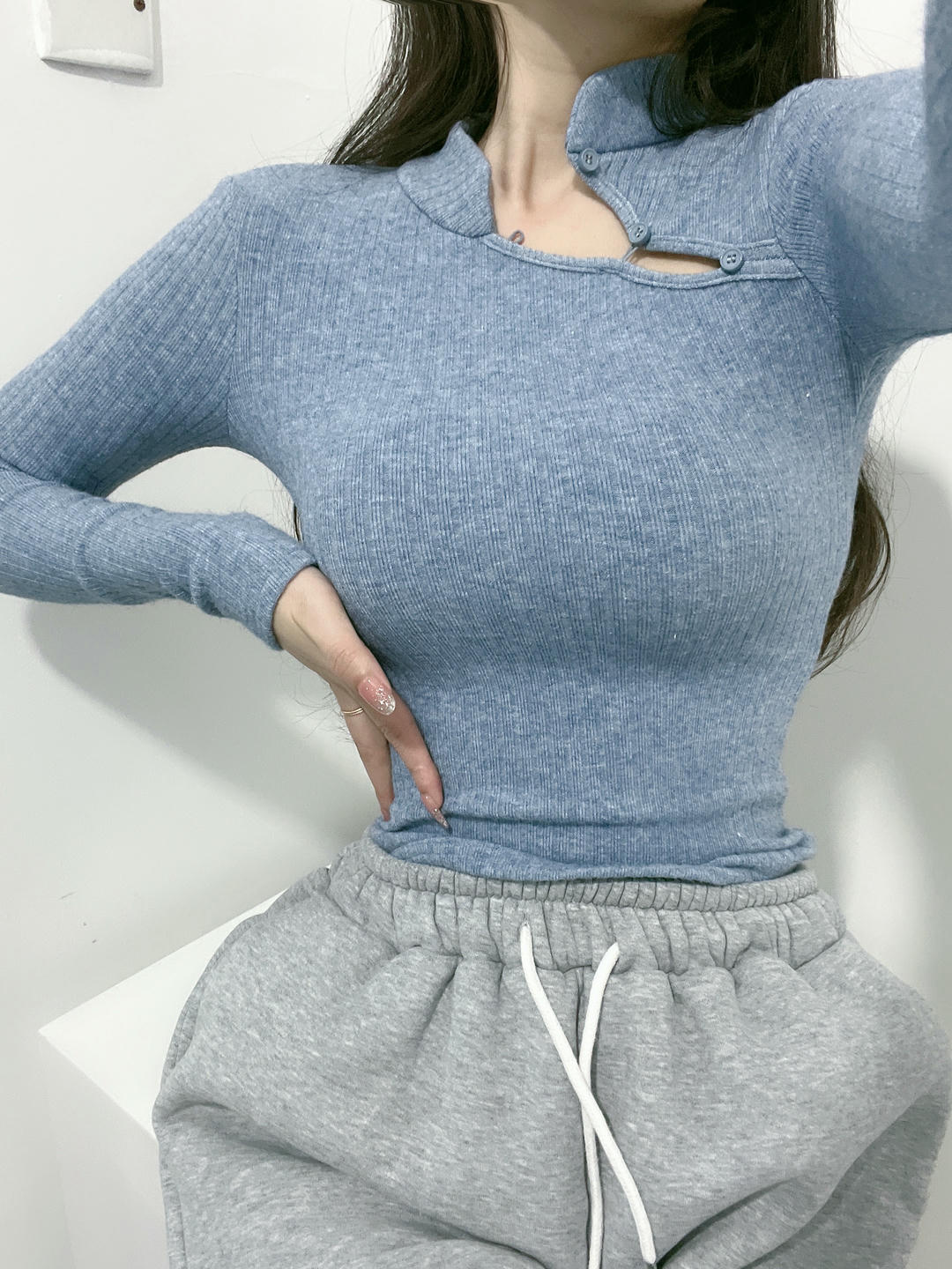 粉色的猪陈佩奇微密圈-138 2022早春新款打底衫女紧身修身旗袍设计感内搭长袖上衣_第1集