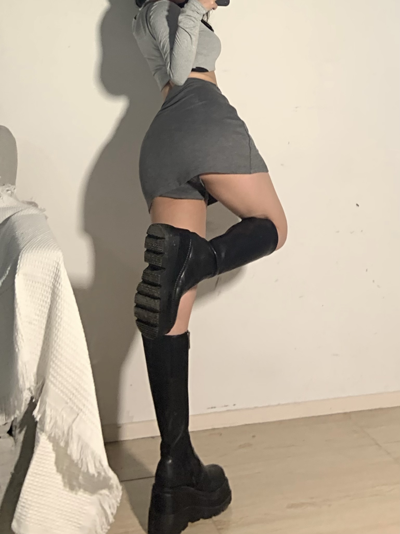 粉色的猪陈佩奇微密圈-145 欧美防走光A字短裙女夏新款V字腰开叉防走光运动短裙裤女_第1集