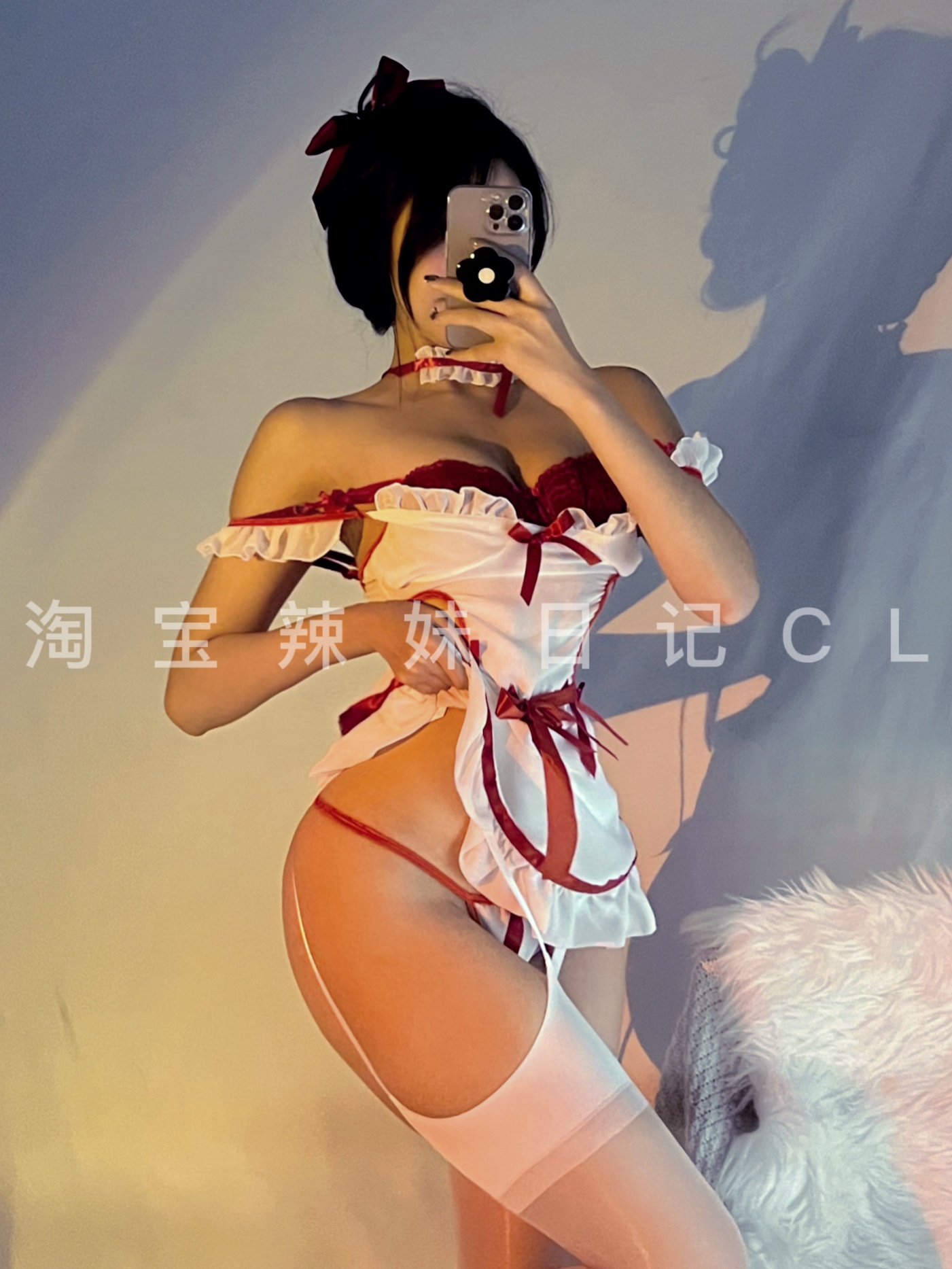 粉色的猪陈佩奇微密圈-146 女性感深v镂空激情诱惑露背女仆火辣制服套装睡衣_第1集