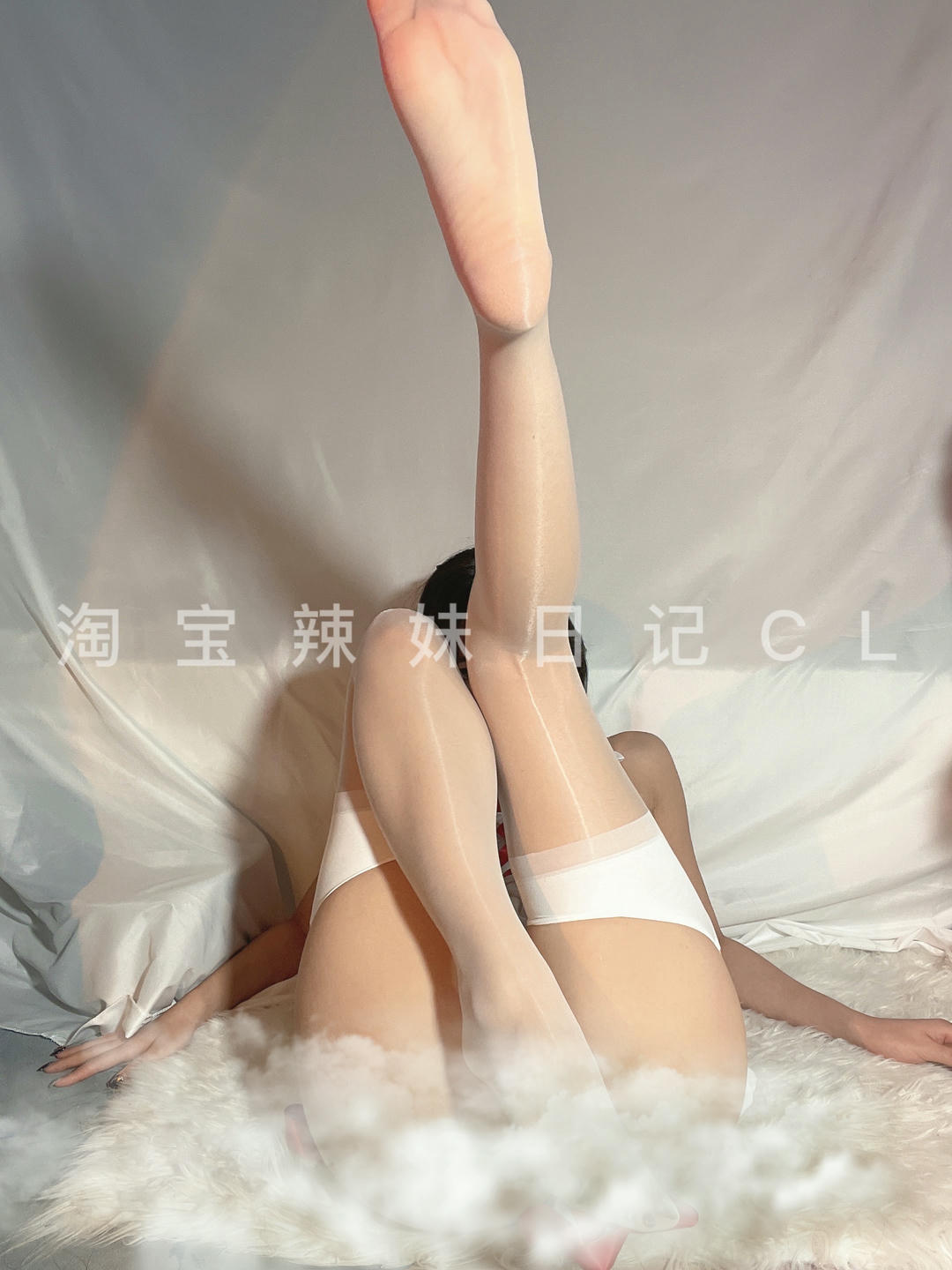 粉色的猪陈佩奇微密圈-146 女性感深v镂空激情诱惑露背女仆火辣制服套装睡衣_第1集