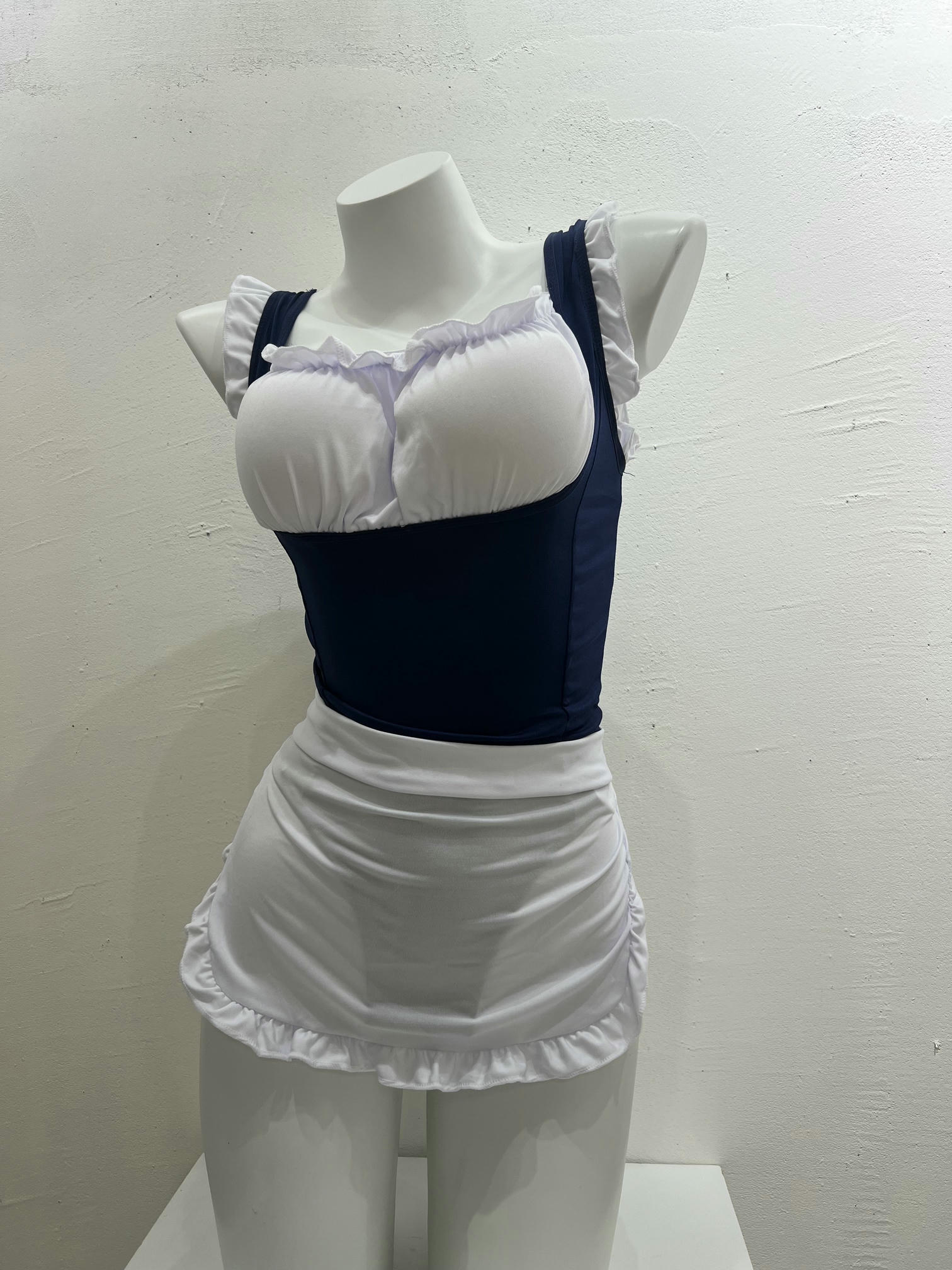 粉色的猪陈佩奇微密圈-146 女性感深v镂空激情诱惑露背女仆火辣制服套装睡衣_第2集
