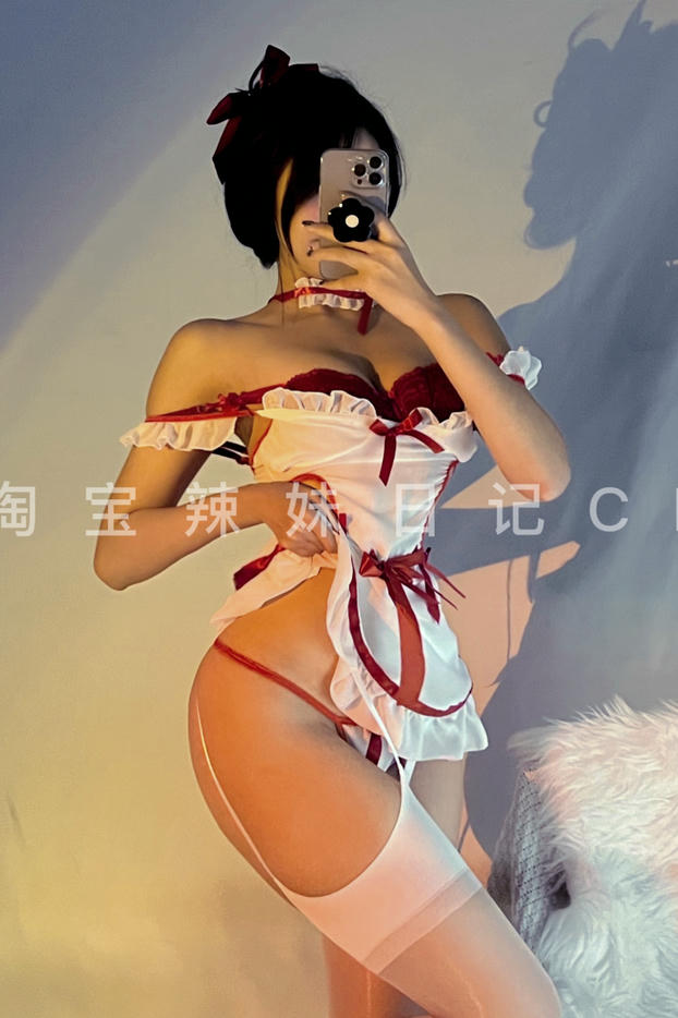 粉色的猪陈佩奇微密圈-146 女性感深v镂空激情诱惑露背女仆火辣制服套装睡衣_第1集