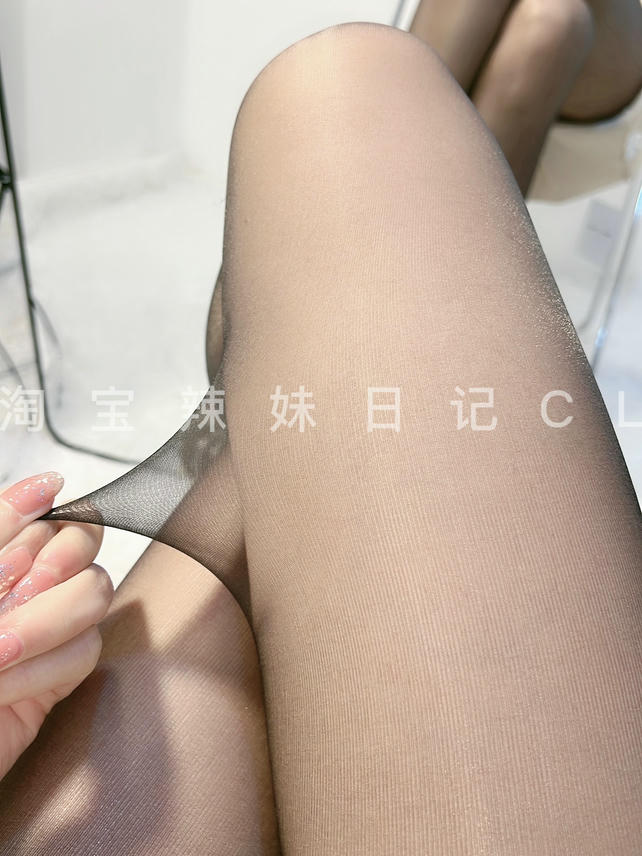 粉色的猪陈佩奇微密圈-152 油亮360闭裆性感丝袜高密丝滑油光超薄油亮 闭档连裤袜_第1集
