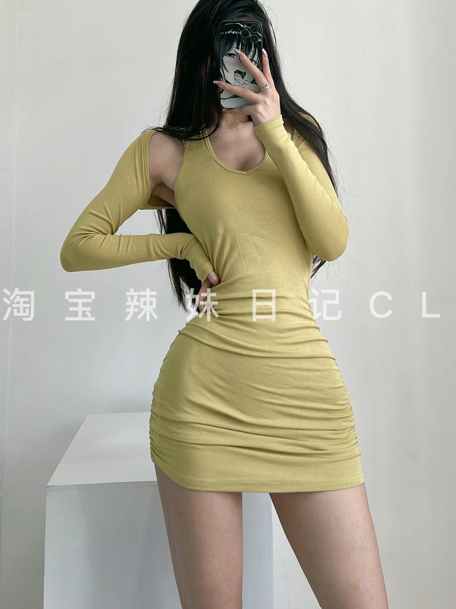 粉色的猪陈佩奇微密圈-155 纯欲风2022性感挂脖褶皱包臀裙_短款纯色披肩辣妹紧身两件套套装_第1集