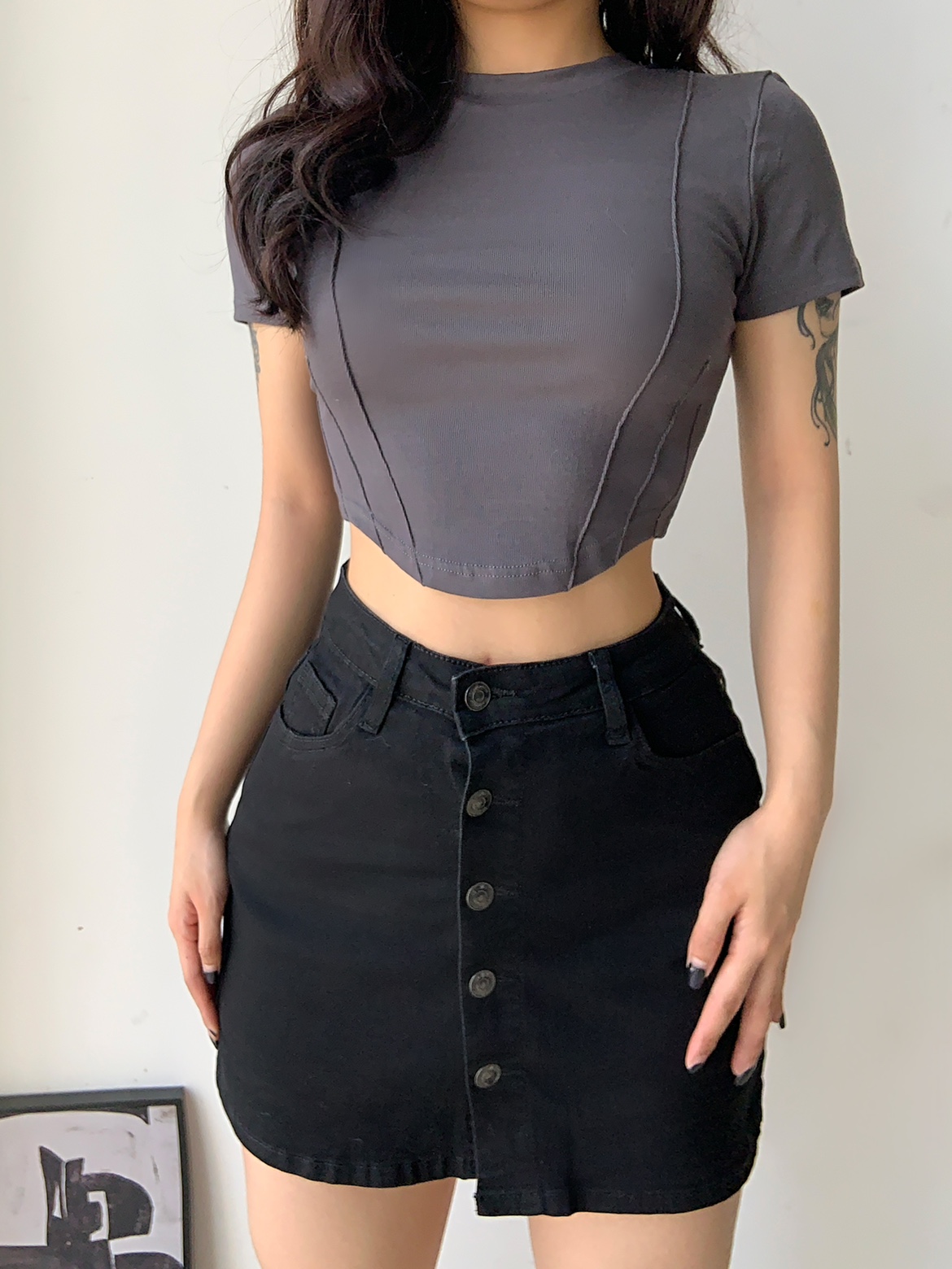 粉色的猪陈佩奇微密圈-166 欧美风纯欲弧形下摆拼接短袖女装立体鱼骨弹力高圆领_第1集