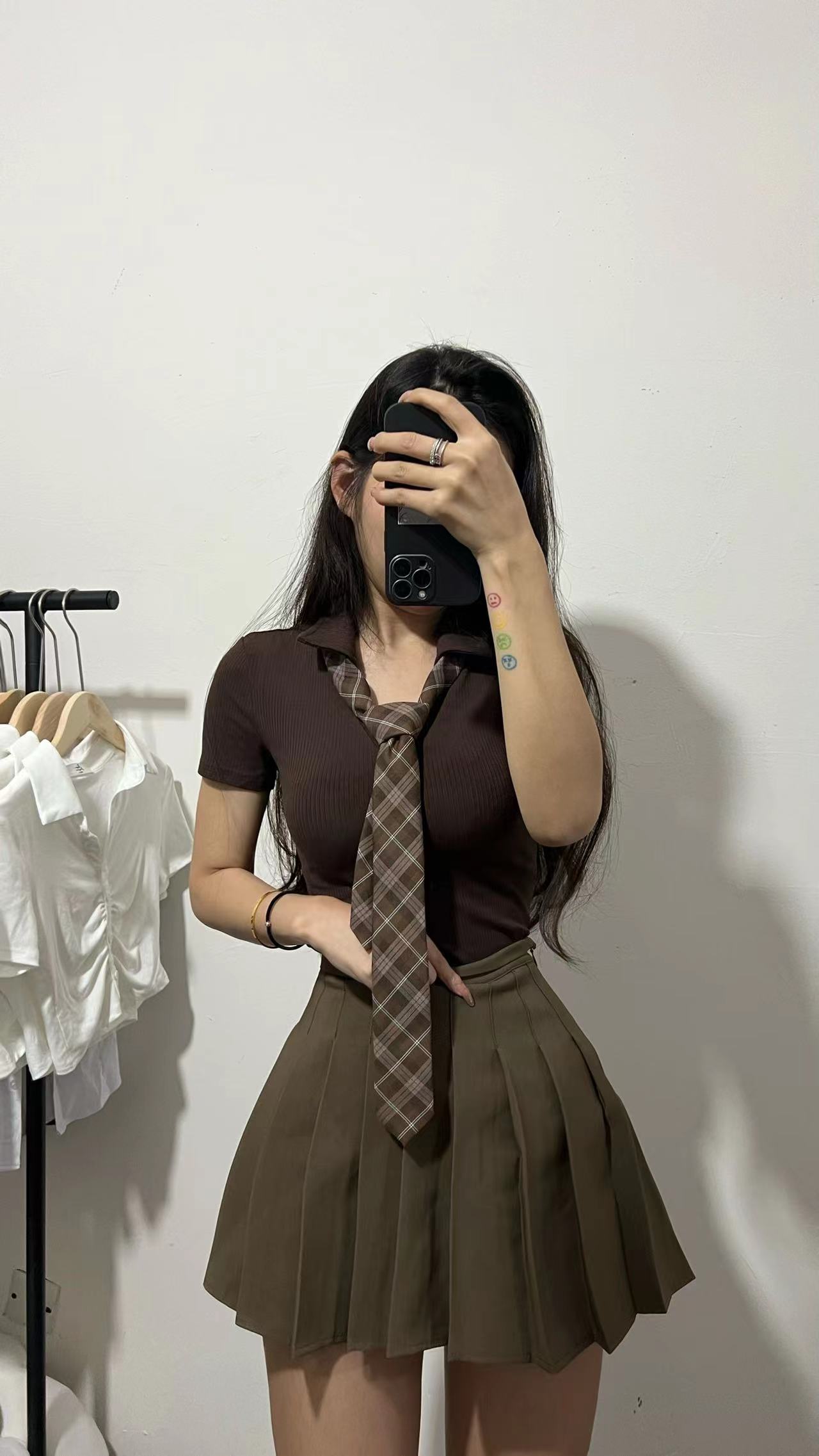 粉色的猪陈佩奇微密圈-177 欧美简约修身款polo翻领短袖T恤女夏复古V领显瘦高腰短款上衣_第1集