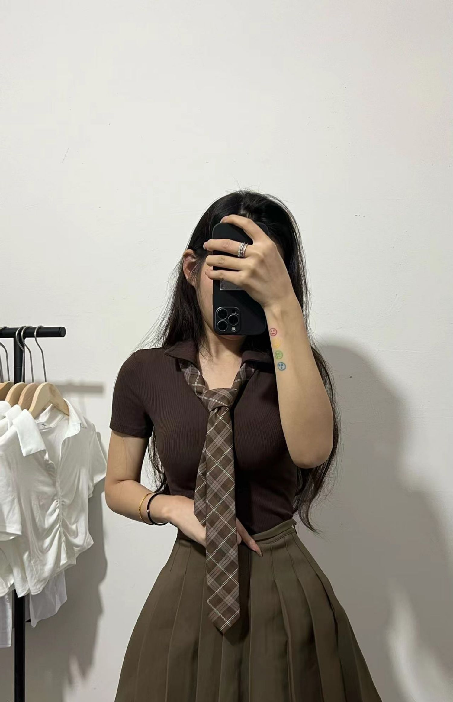 粉色的猪陈佩奇微密圈-177 欧美简约修身款polo翻领短袖T恤女夏复古V领显瘦高腰短款上衣_第1集