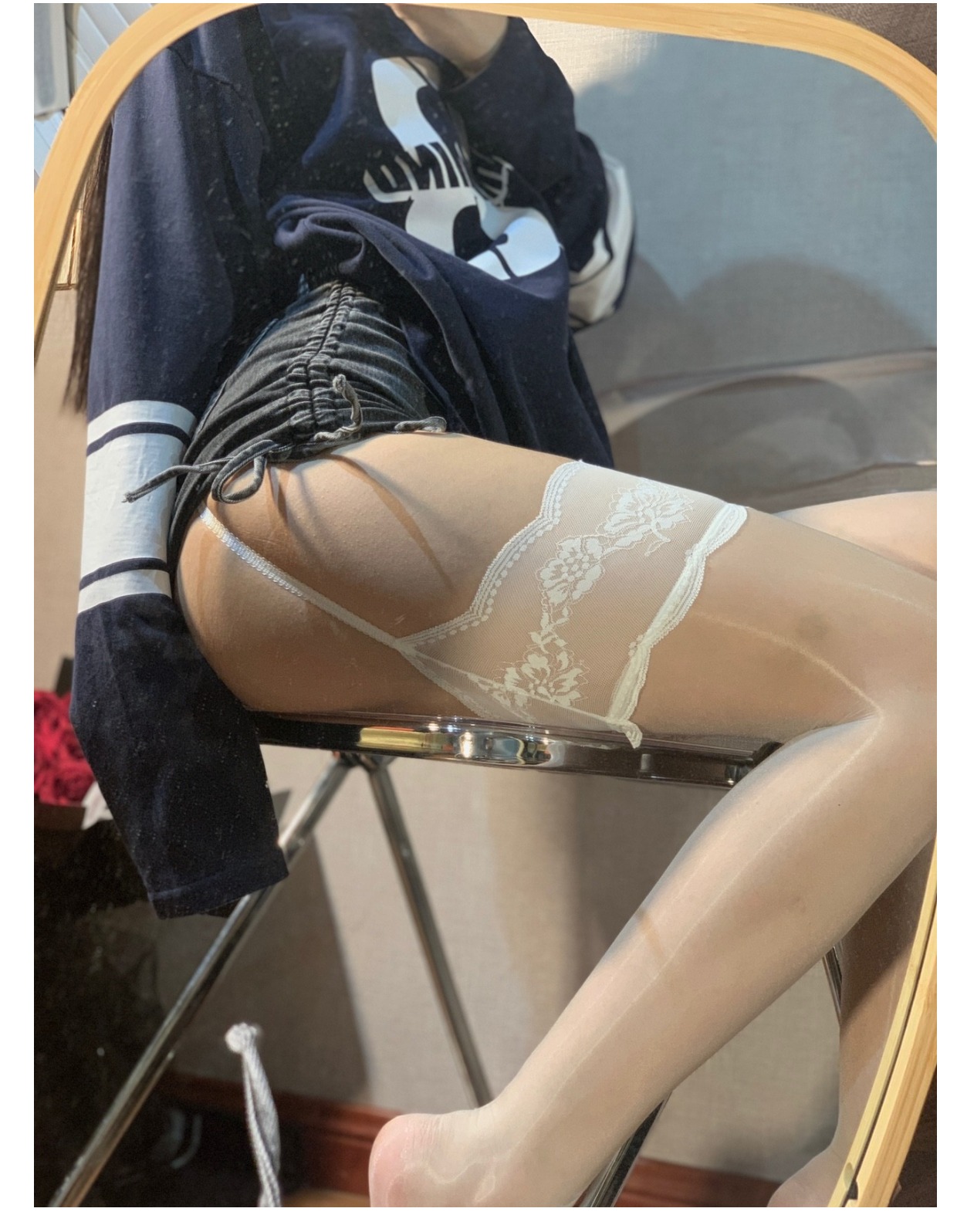 粉色的猪陈佩奇微密圈-179 极光系列透纱蕾丝吊带一体款超薄丝袜丝滑油光长筒裤袜_第1集