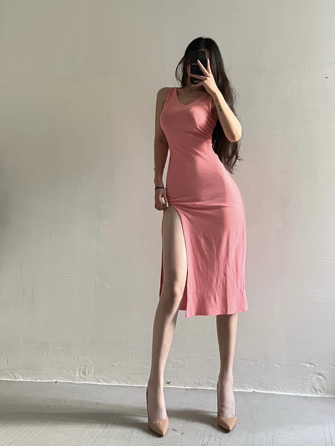 粉色的猪陈佩奇微密圈-213 美式欧美性感高开叉紧身连衣裙漏背设计感背心包臀裙_第1集