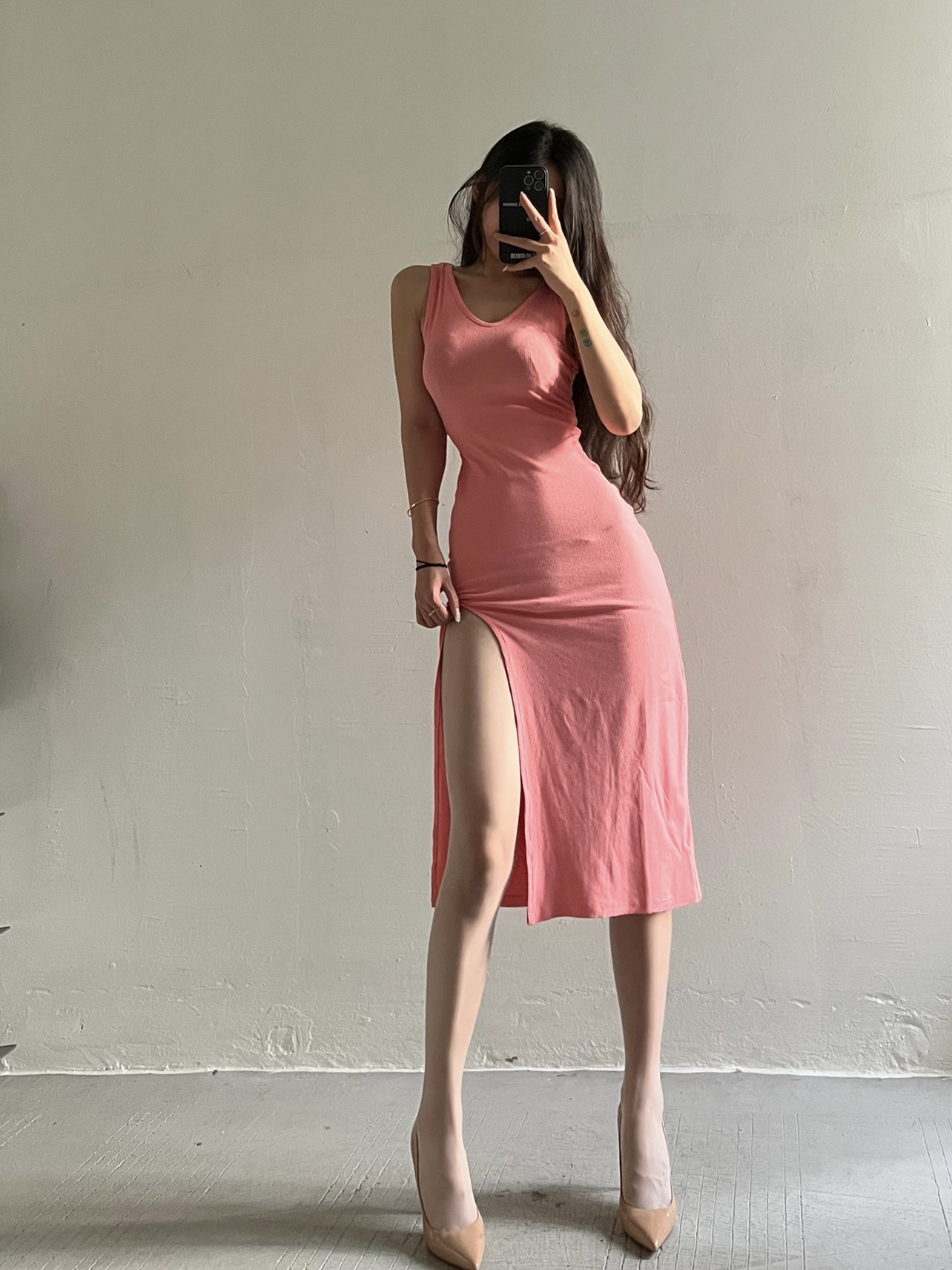 粉色的猪陈佩奇微密圈-213 美式欧美性感高开叉紧身连衣裙漏背设计感背心包臀裙_第1集
