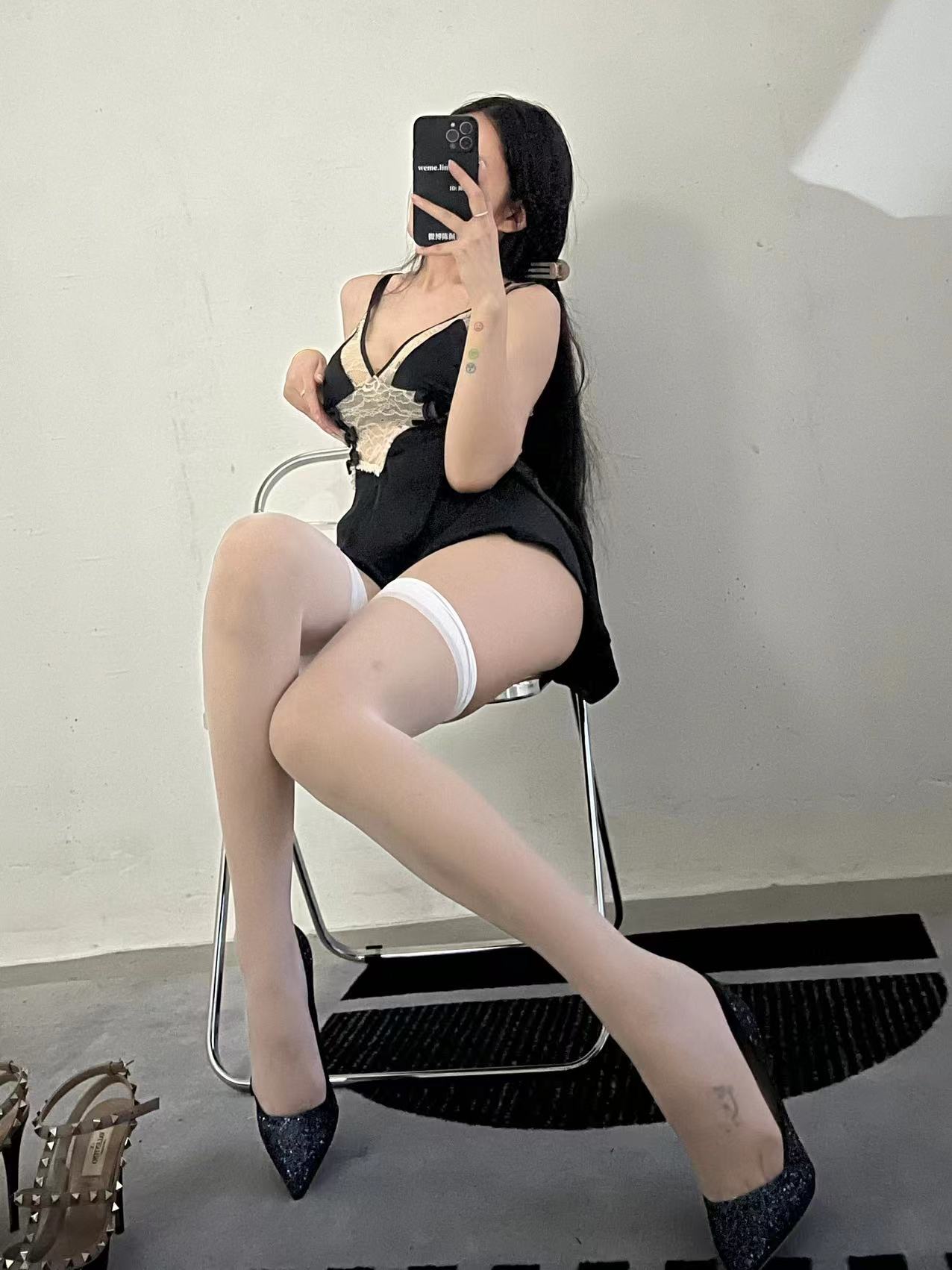 粉色的猪陈佩奇微密圈-215 制服JK性感高筒袜性感黑丝长筒白色丝袜珠光袜_第1集