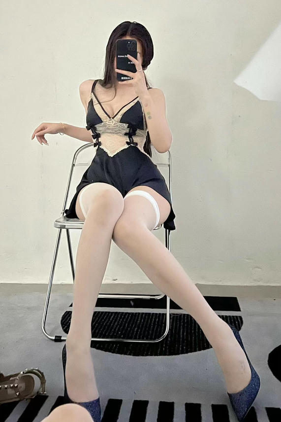 粉色的猪陈佩奇微密圈-215 制服JK性感高筒袜性感黑丝长筒白色丝袜珠光袜_第1集