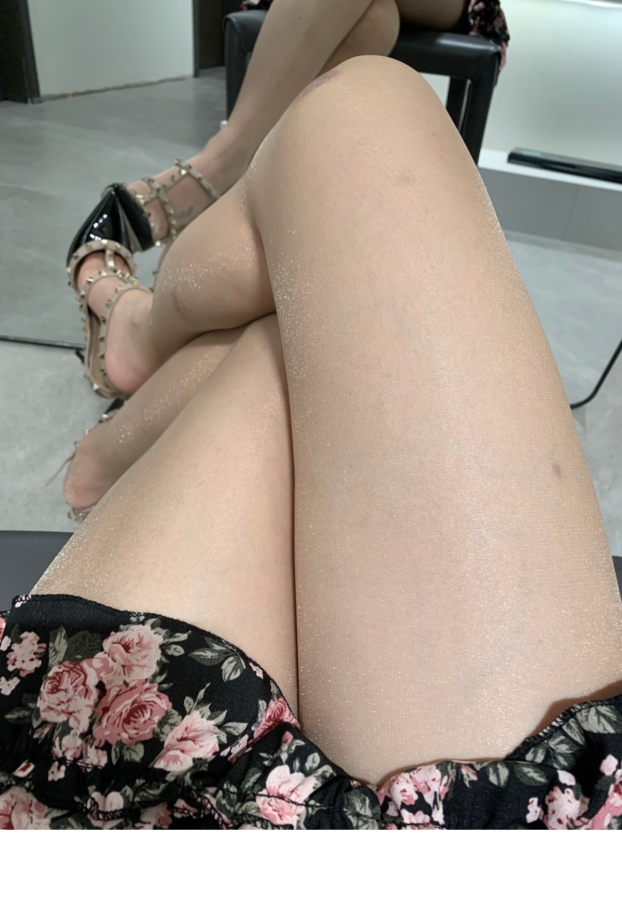 粉色的猪陈佩奇微密圈-216 闪光性感打底袜亮丝连裤丝袜白色超薄全透明女夏包芯丝_第1集