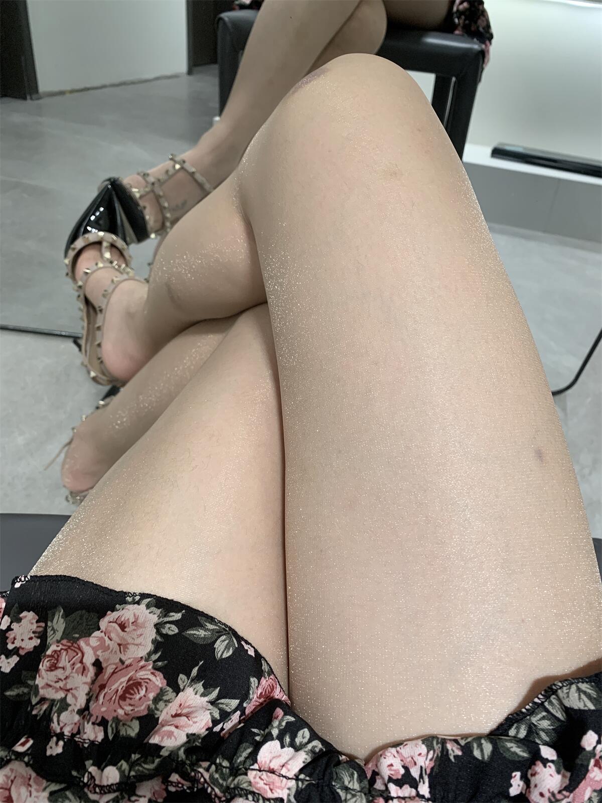粉色的猪陈佩奇微密圈-216 闪光性感打底袜亮丝连裤丝袜白色超薄全透明女夏包芯丝_第1集