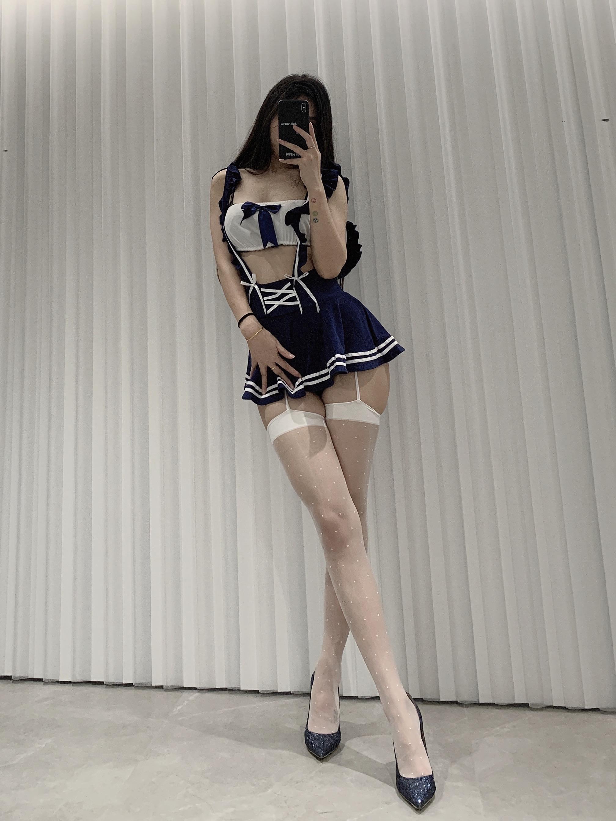 粉色的猪陈佩奇微密圈-219 性感蓝白水手服内衣可爱校园jk制服小胸诱惑睡衣火辣女_第1集