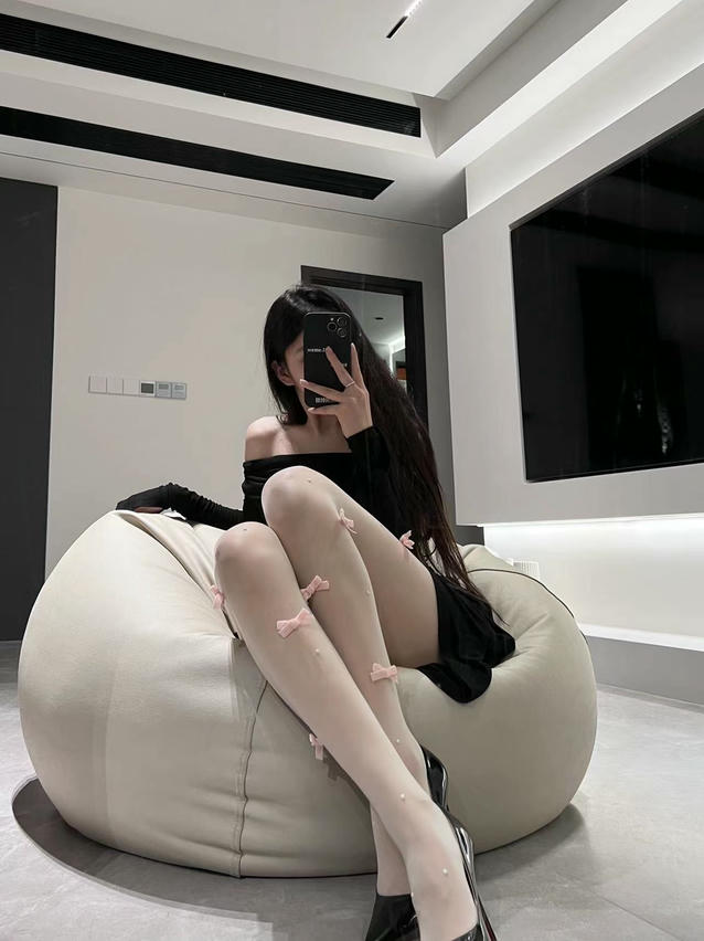 粉色的猪陈佩奇微密圈-221 洛丽塔甜妹纯欲奶白珍珠蝴蝶结连裤袜夏季超薄任意剪_第1集