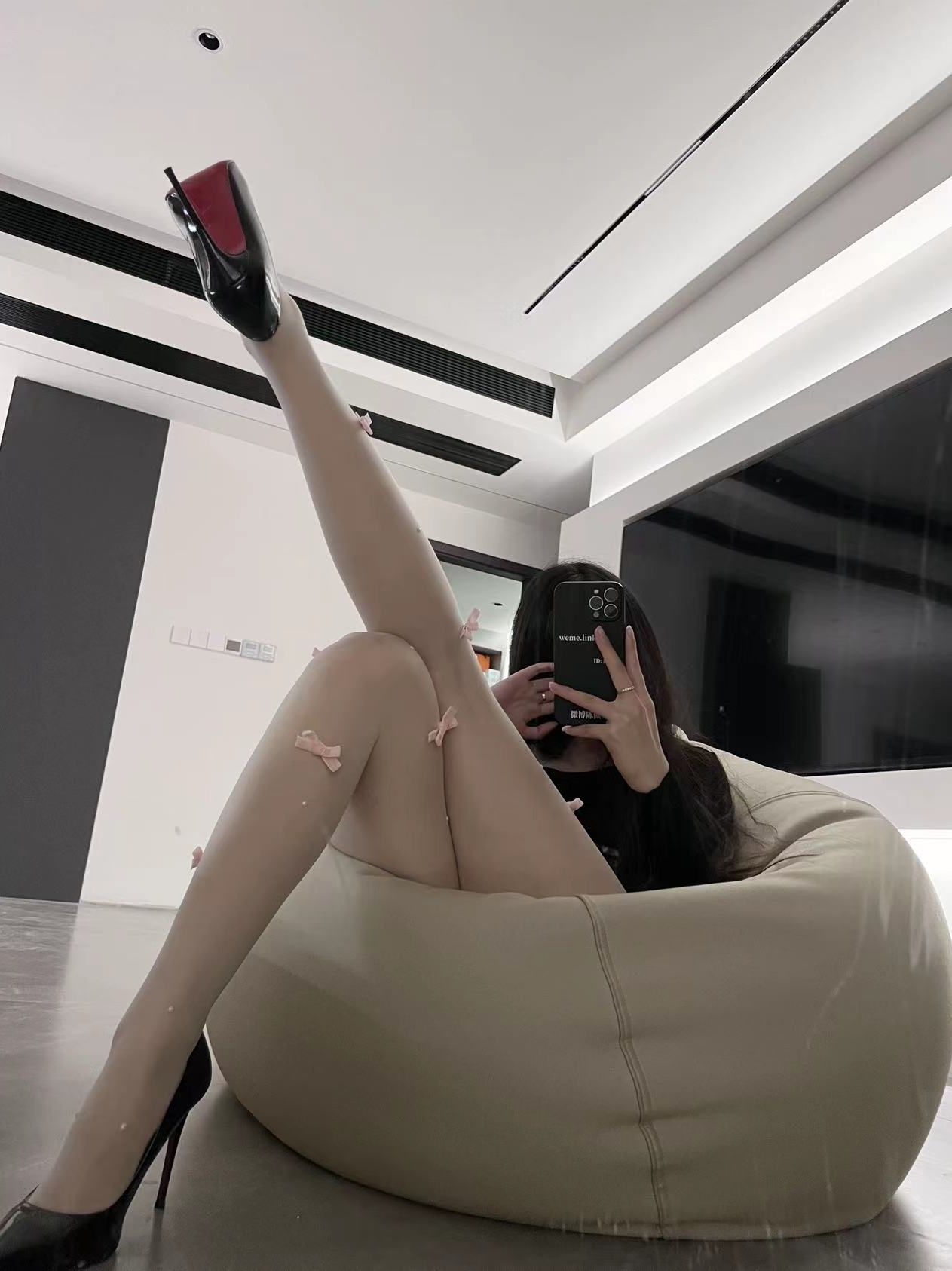 粉色的猪陈佩奇微密圈-221 洛丽塔甜妹纯欲奶白珍珠蝴蝶结连裤袜夏季超薄任意剪_第1集