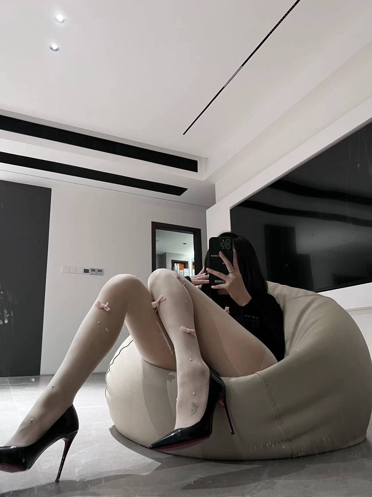 粉色的猪陈佩奇微密圈-221 洛丽塔甜妹纯欲奶白珍珠蝴蝶结连裤袜夏季超薄任意剪_第1集