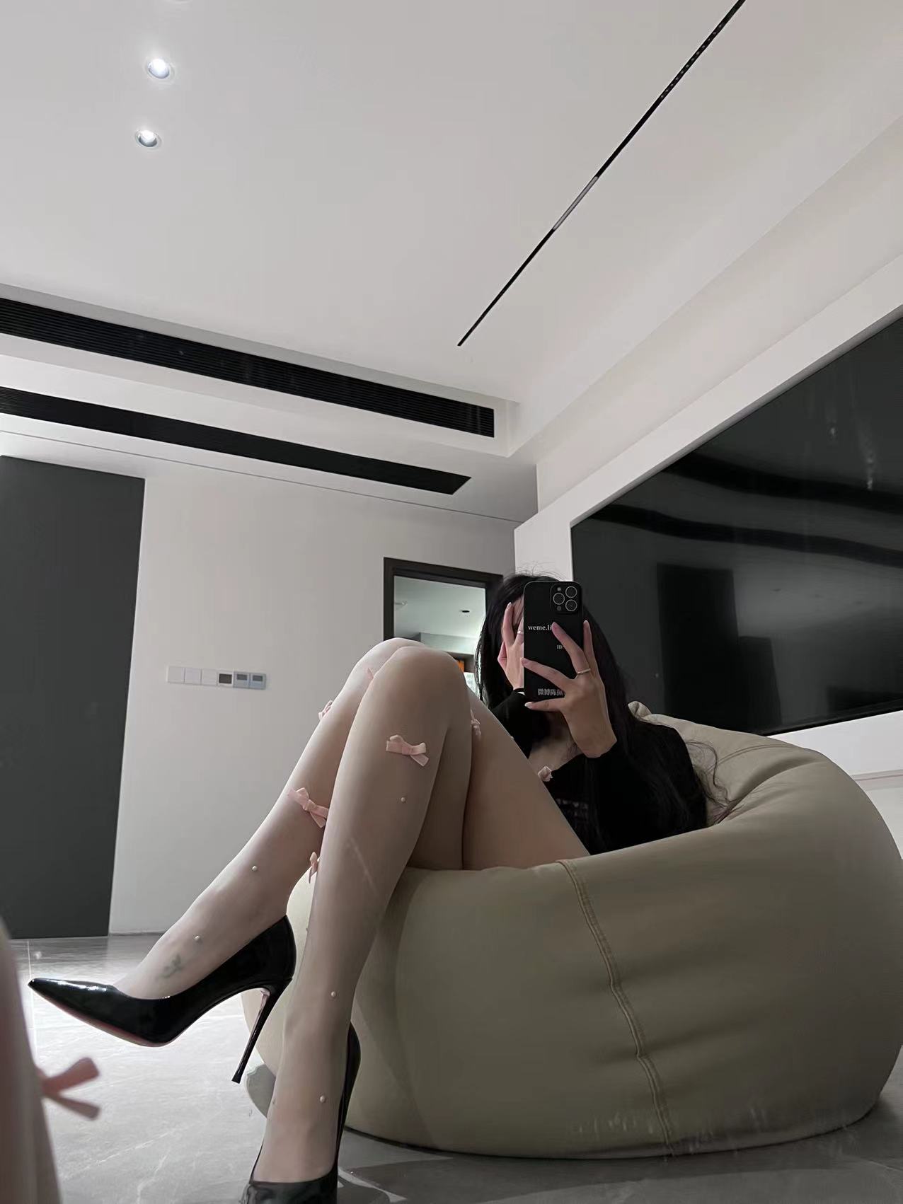 粉色的猪陈佩奇微密圈-221 洛丽塔甜妹纯欲奶白珍珠蝴蝶结连裤袜夏季超薄任意剪_第1集