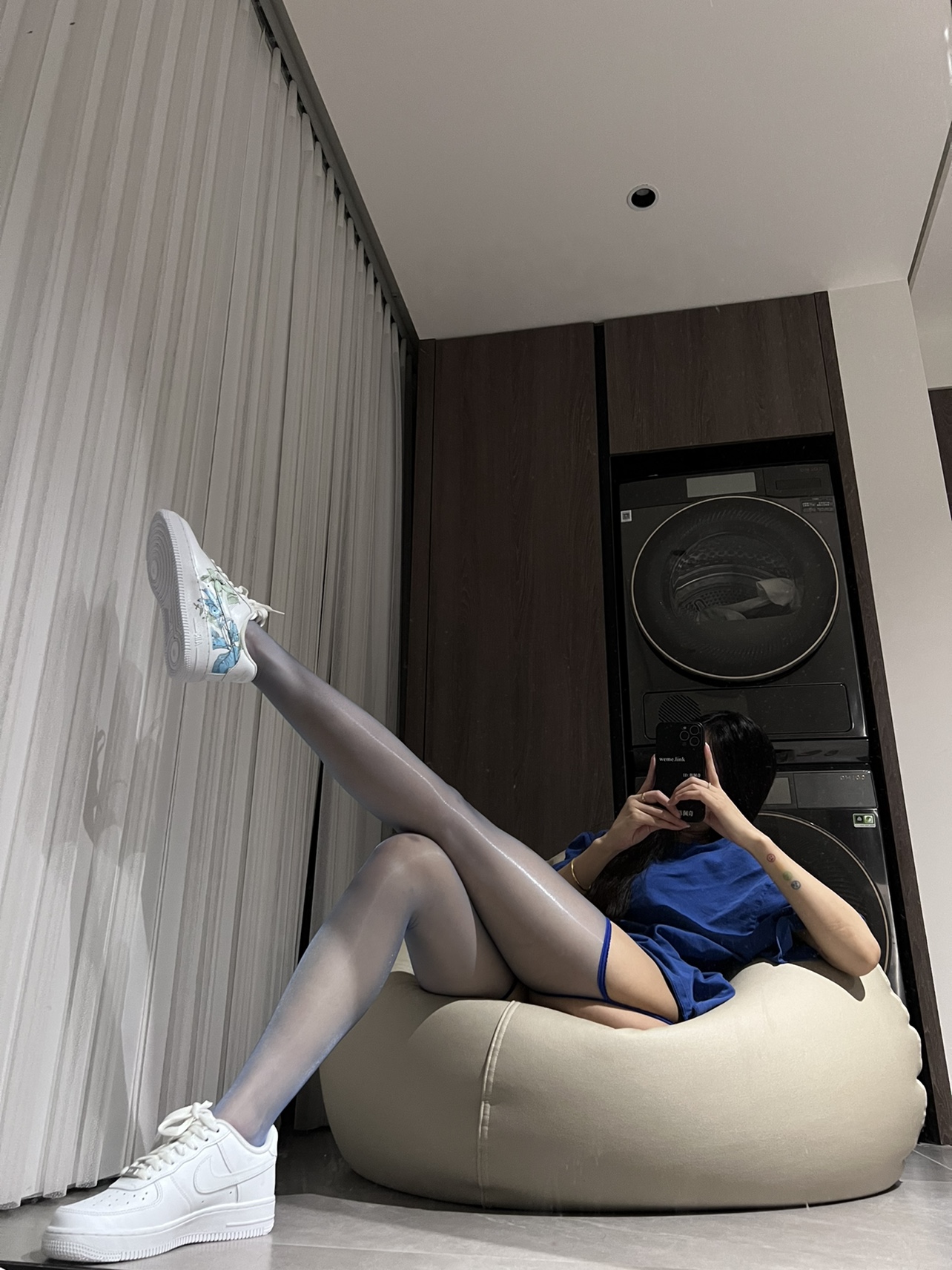 粉色的猪陈佩奇微密圈-223 性感纯欲吊带袜蕾丝3D一体黑色丝滑油亮开裆免脱丝袜秋_第1集