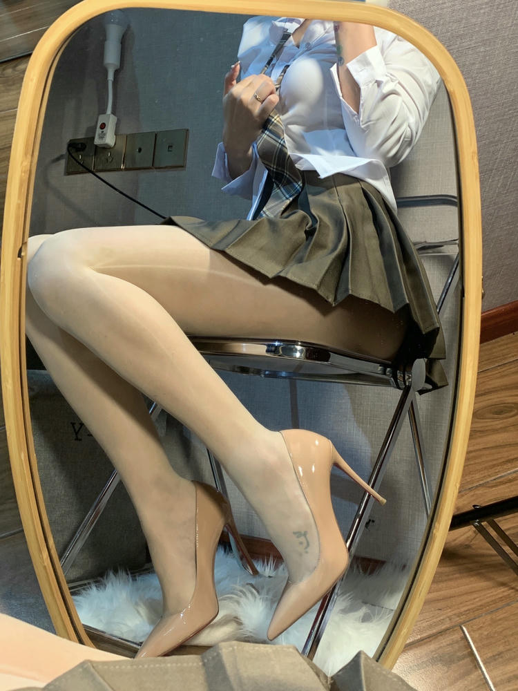 粉色的猪陈佩奇微密圈-047 油亮360一线裆性感丝袜高密丝滑油光开档闭档连裤袜_第1集