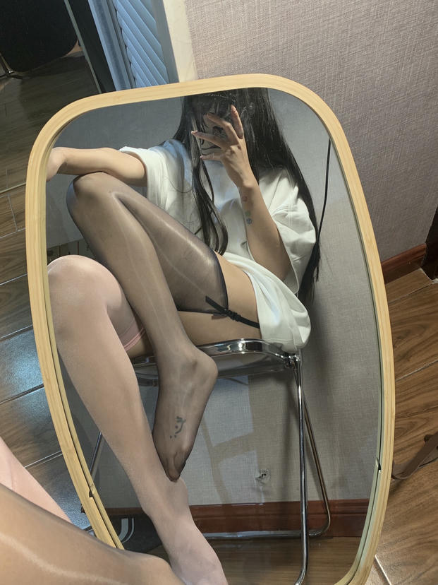粉色的猪陈佩奇微密圈-058  油亮360无缝裆性感丝袜高密丝滑油光闭档连裤袜腿袜_第1集