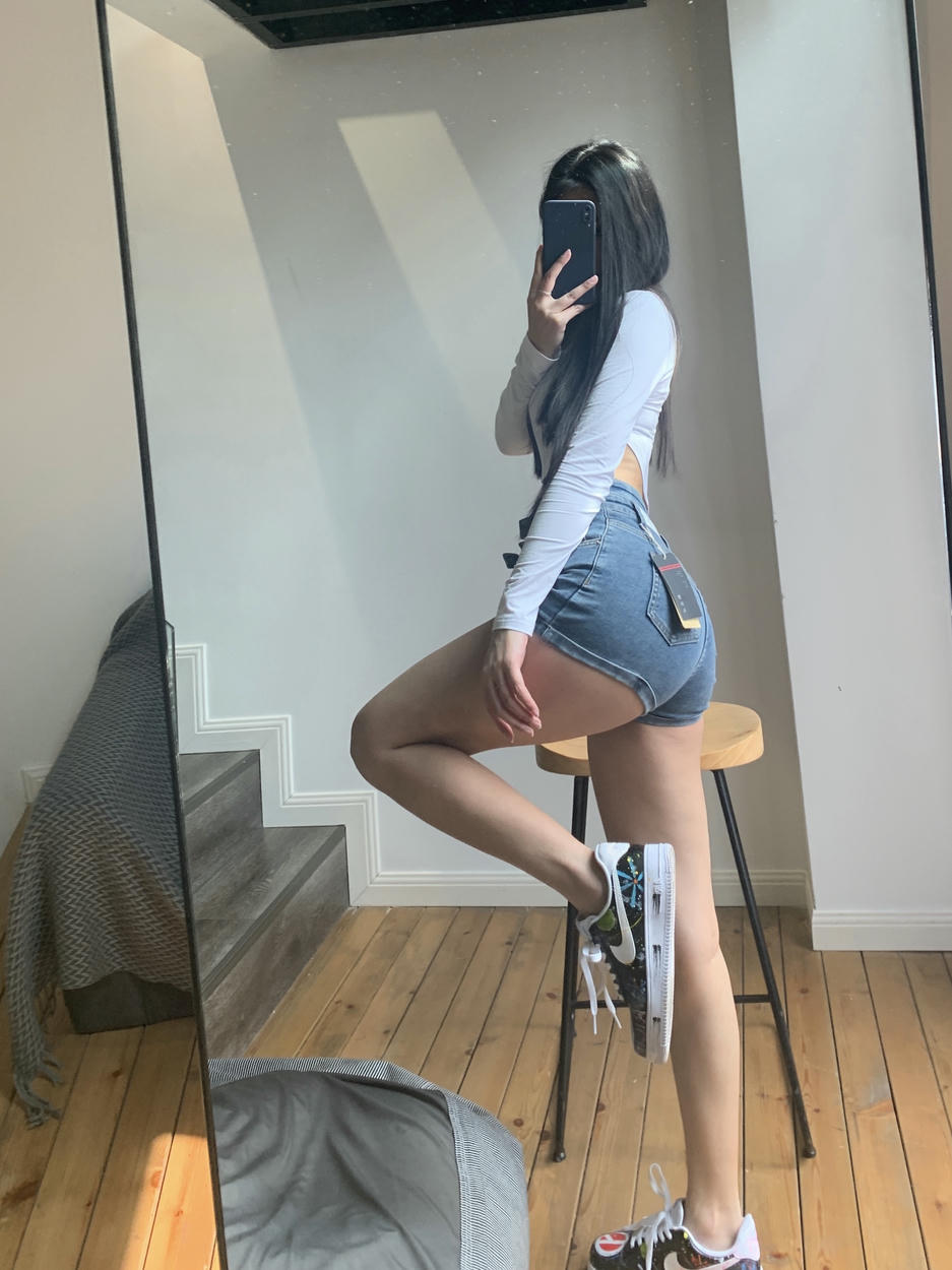 粉色的猪陈佩奇微密圈-007 2021夏季欧美高腰显腿长高弹卷边牛仔短裤 热裤显臀蜜桃_第1集