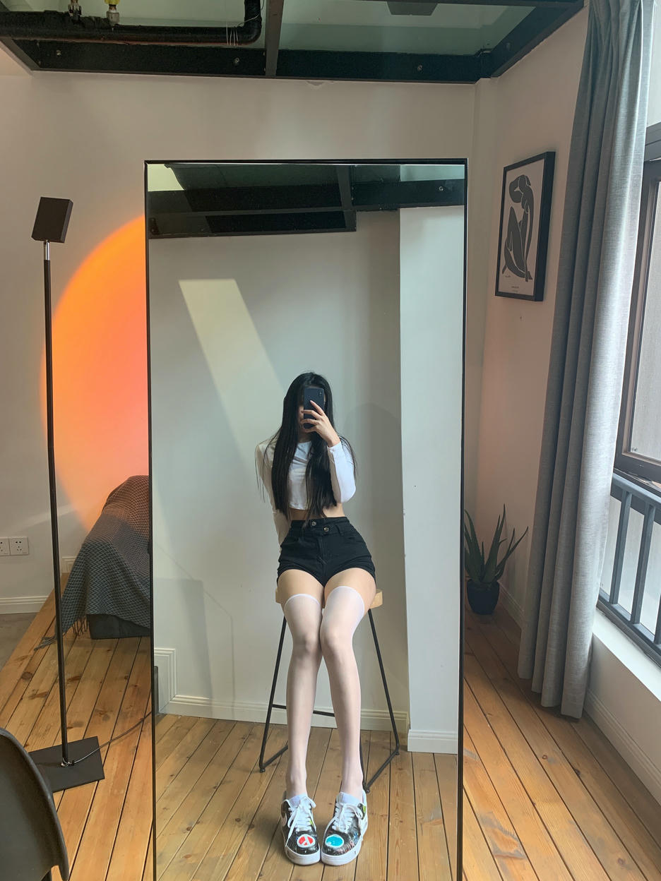 粉色的猪陈佩奇微密圈-007 2021夏季欧美高腰显腿长高弹卷边牛仔短裤 热裤显臀蜜桃_第1集