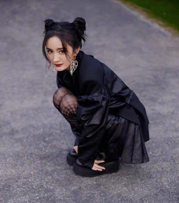 粉色的猪陈佩奇微密圈-075 杨幂明星同款黑色千鸟格丝袜女防勾丝美腿性感连裤袜_第1集