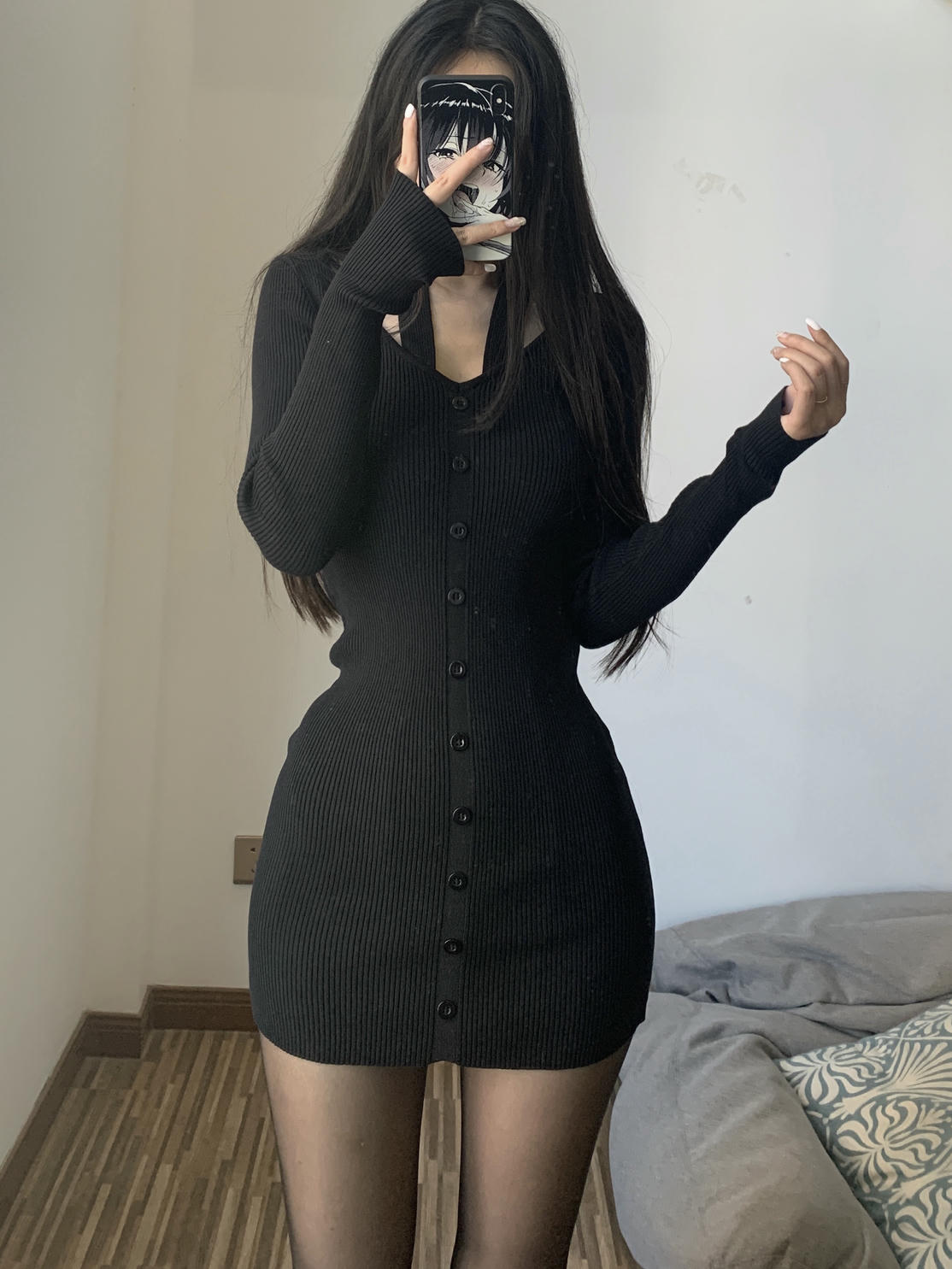 粉色的猪陈佩奇微密圈-087 21秋季新款修身款小圆领净面针织长袖单排扣包臀连衣裙_第1集