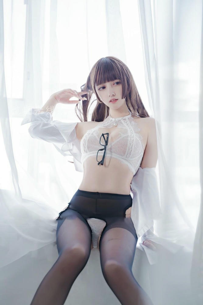 过期米线线喵 NO.132 小秘书 [37P 30M]_第1集