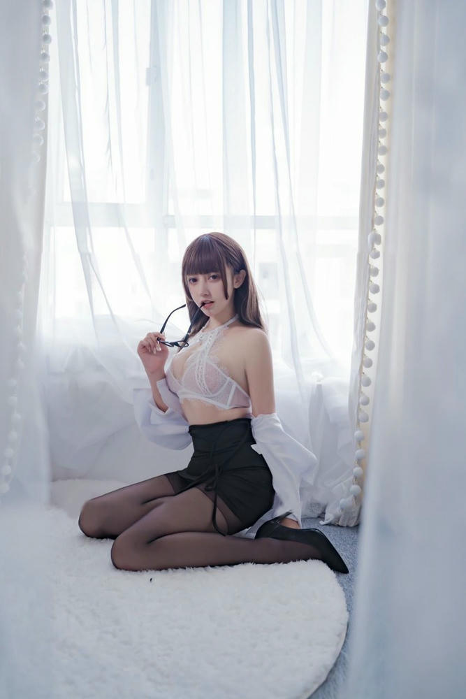 过期米线线喵 NO.132 小秘书 [37P 30M]_第1集
